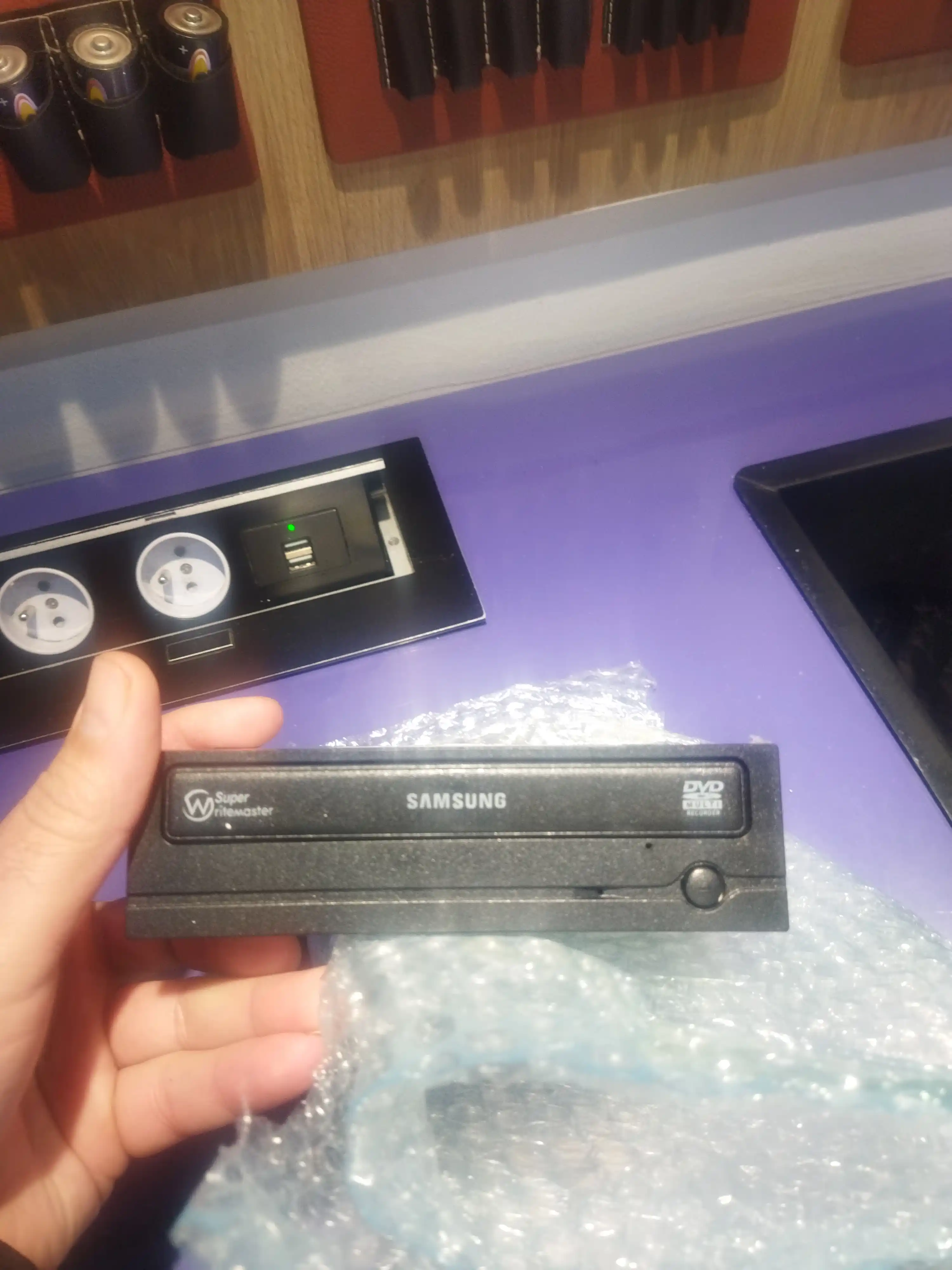 DVD-RW SATA optik o'quvchi Lite-On, kompyuter keys ichiga o'rnatish uchun