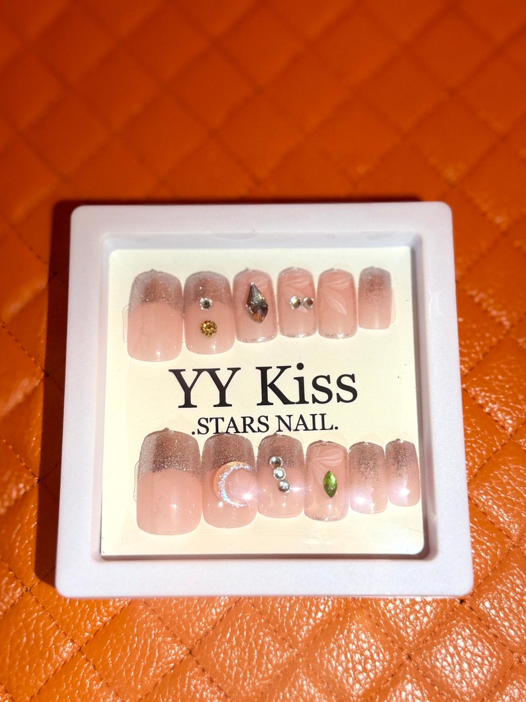 Kievning buzuq yosh nudistlari