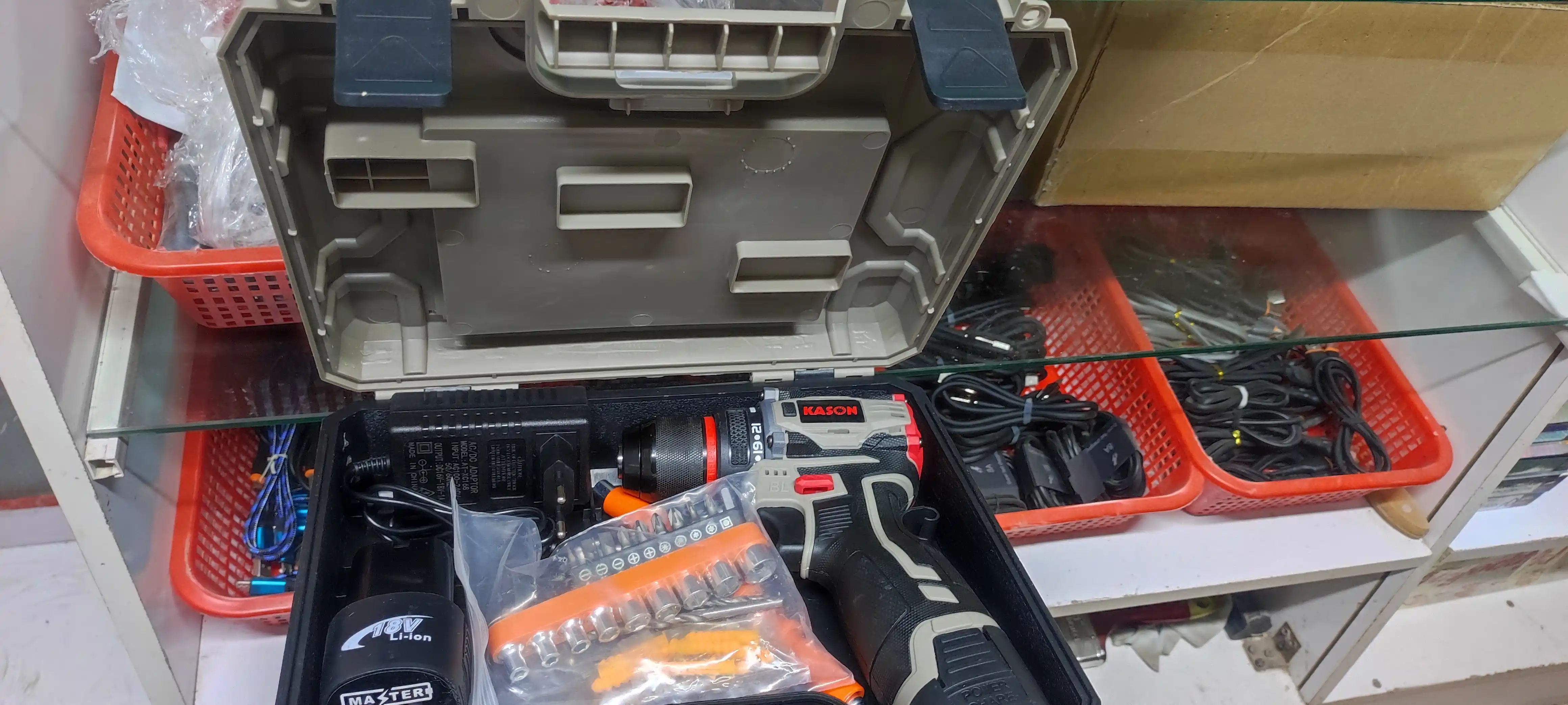 Akkumulyatorli cho'tkasiz drel shurup buragich KASON 18V, 24 ta predmetli toplam