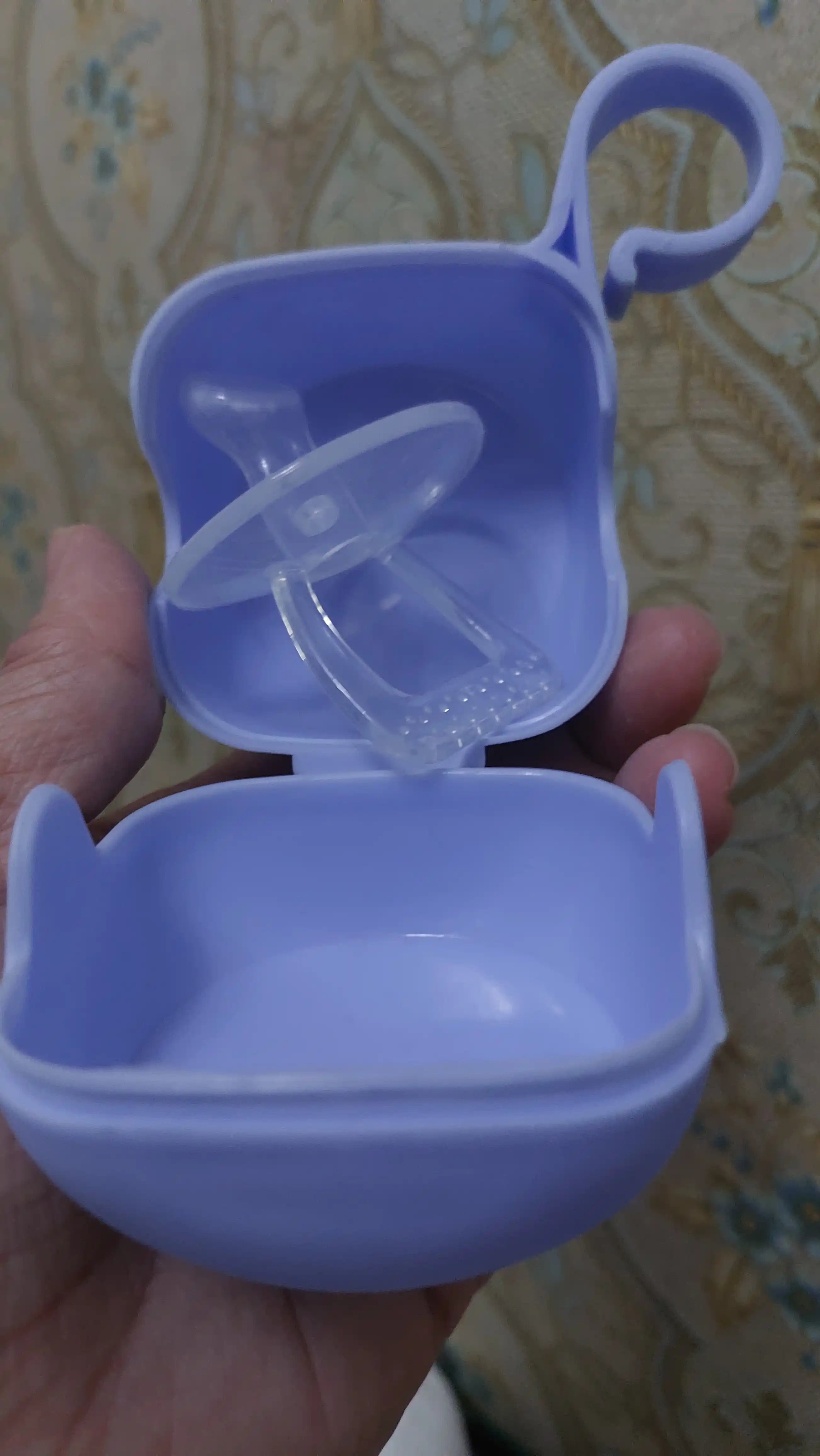 So'rg'ichlar va emizgichlarni saqlash uchun quti, plastikdan