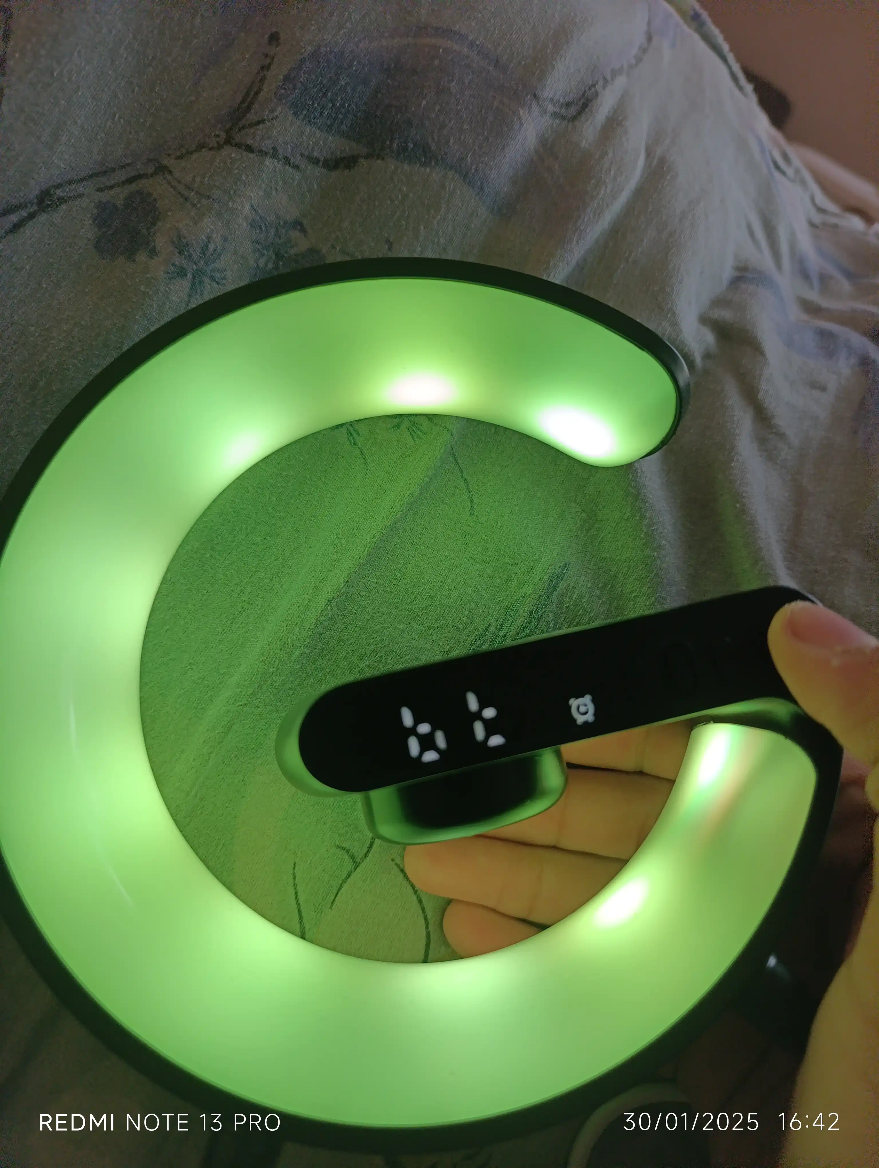 Uyg'otkichli LED tungi chiroqli RGB, aqlli karnay, simsiz telefonni va naushnik zaryadlash