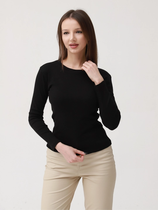 Uzun yengli ayollar futbolkasi