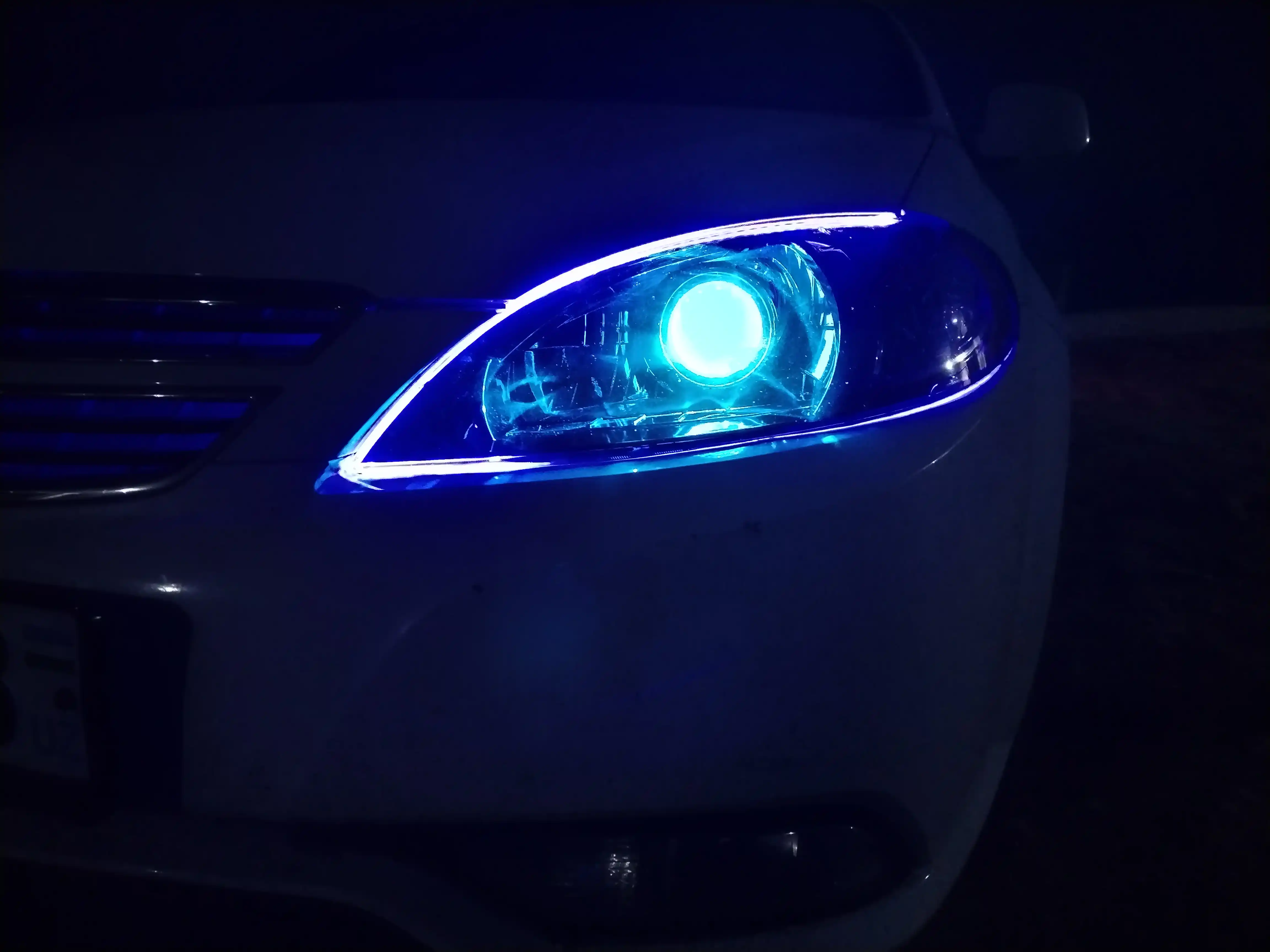 Avtomobil faralari uchun svetadiotli LED lenta, RGB, boshqaruv pulti bilan, 60 sm