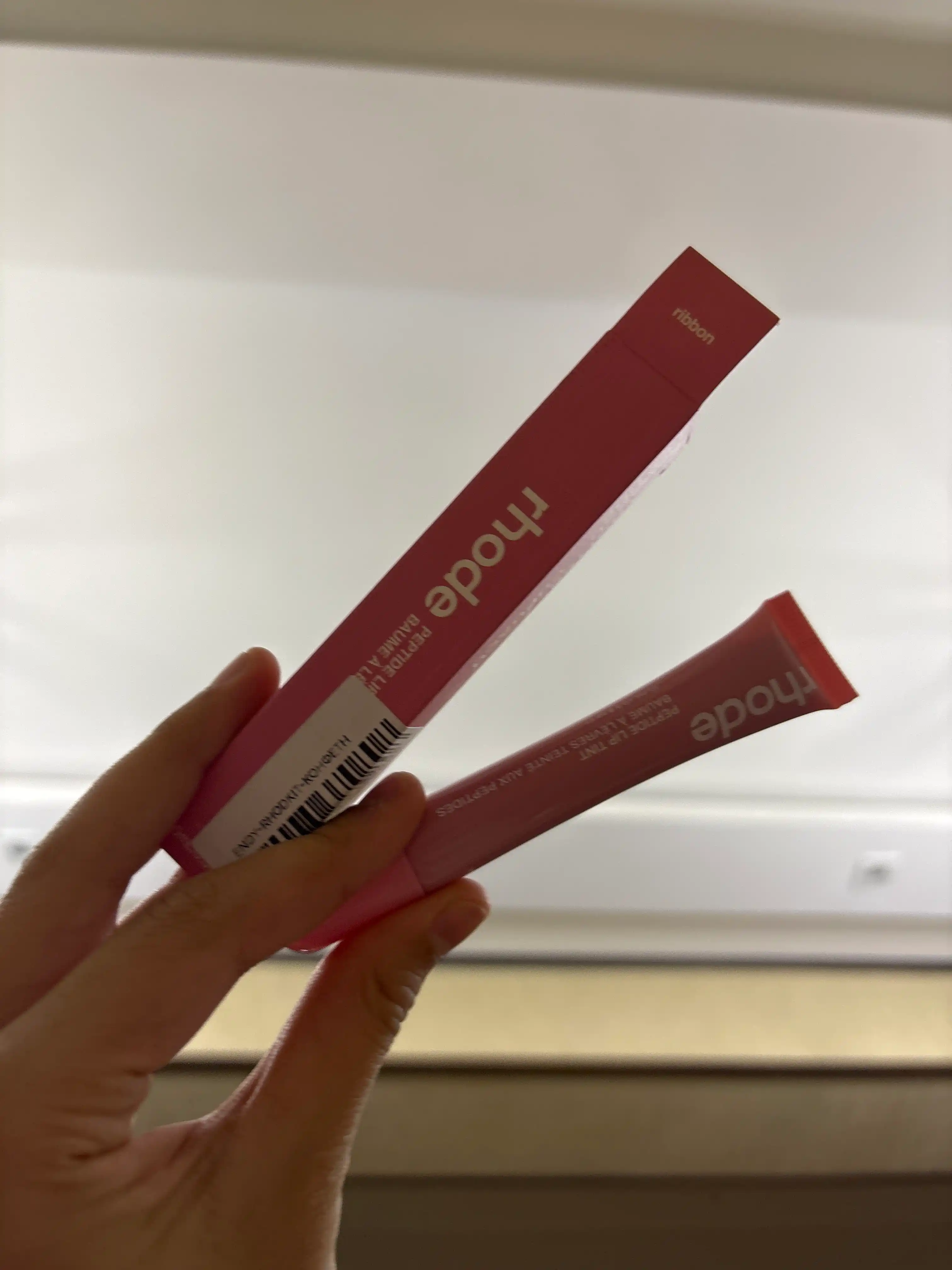Lab boyog'i va tint porlashi Rhode  Peptid Lip Tint