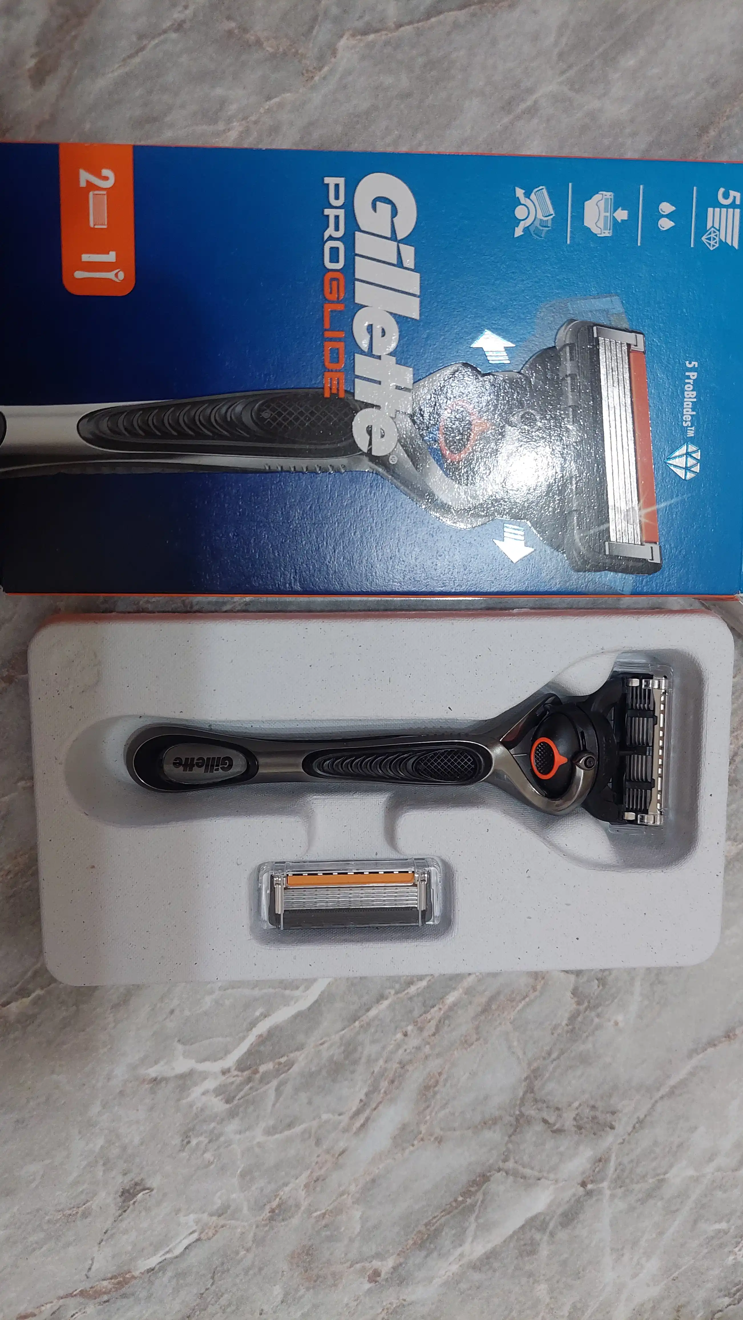 Бритва с триммером Gillette Fusion ProGlide, 5 лезвий с углеродным покрытием, +2 кассеты