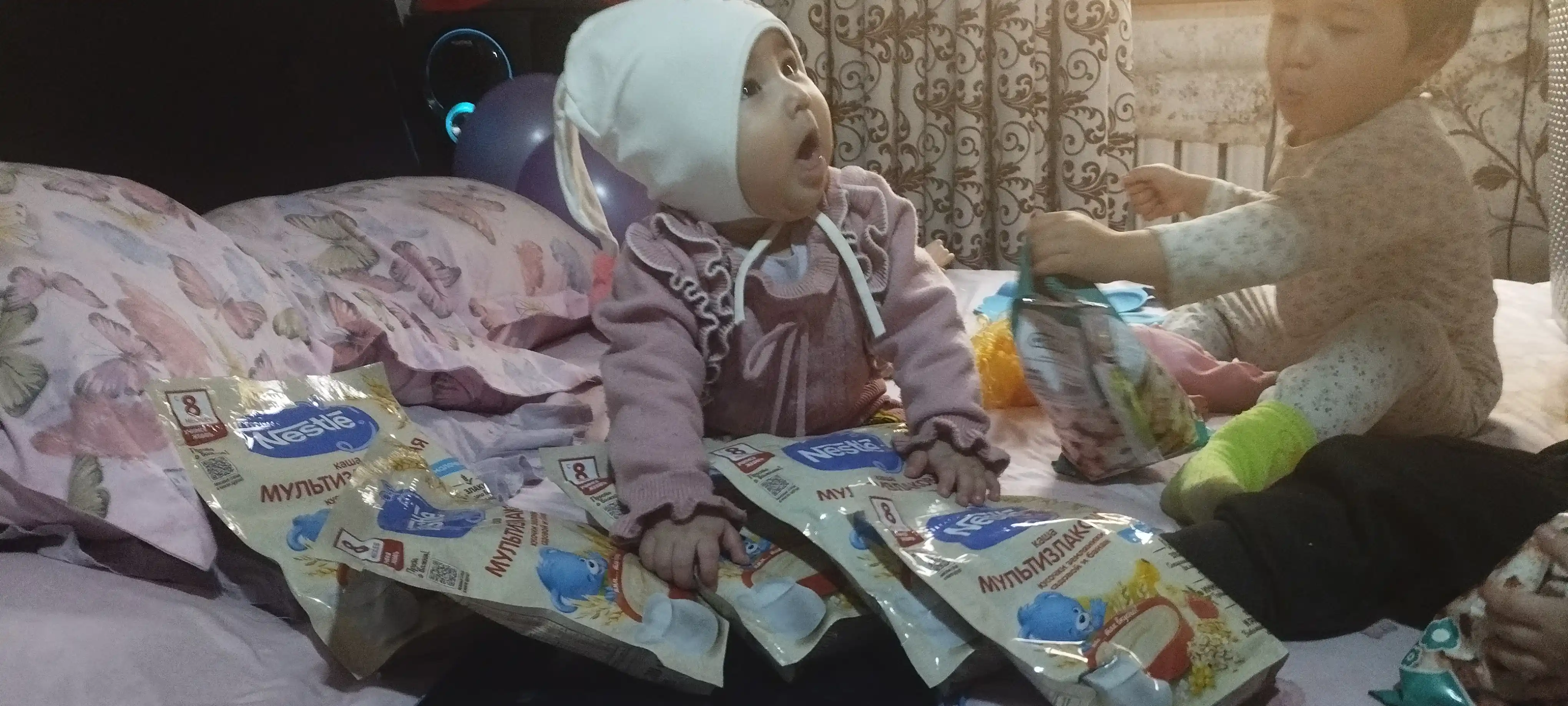Banan va 8 oylik qulupnay bo‘lakchalari "Nestlé" sutli ko‘p donli bo‘tqasi, 200 gr