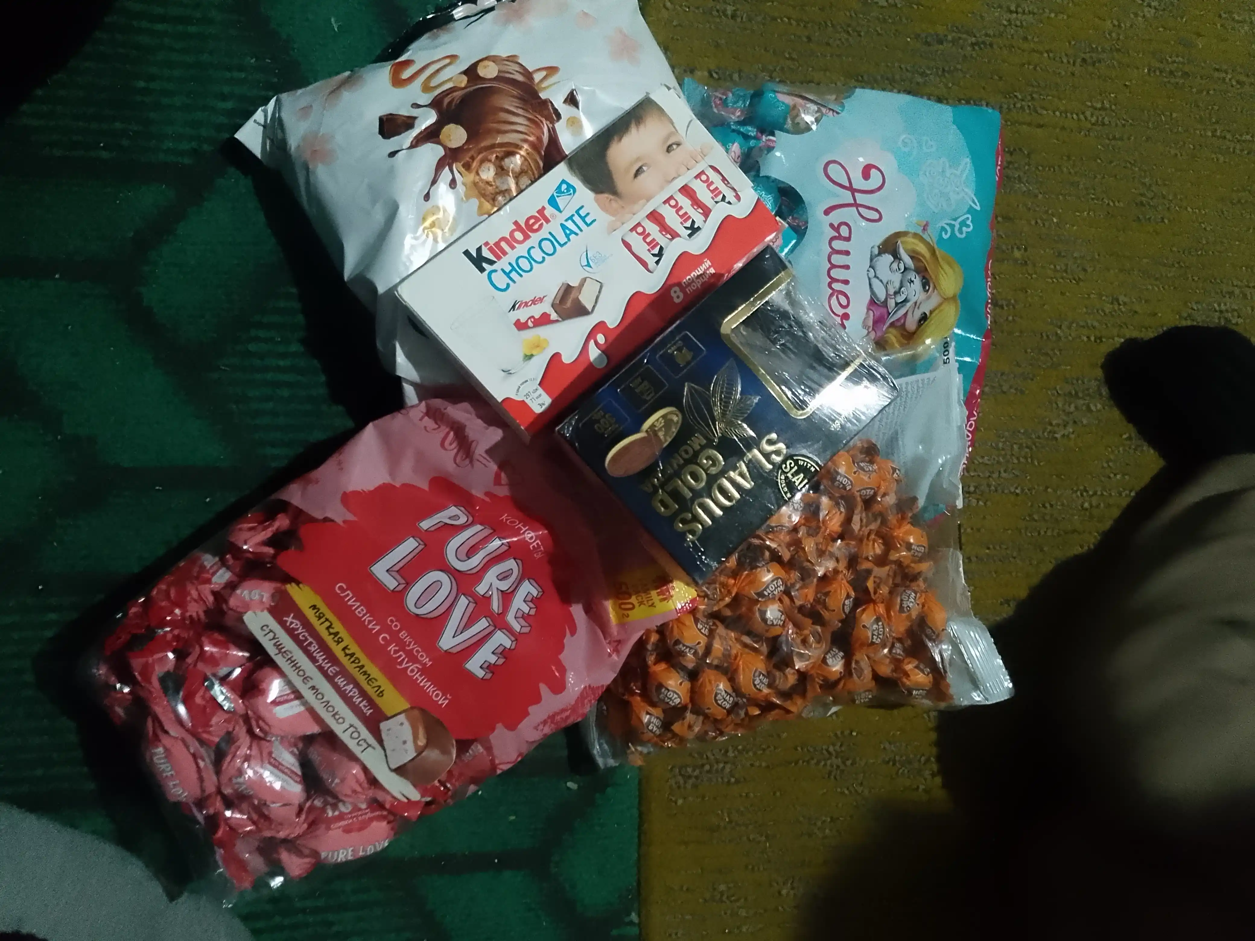 Konti - qulupnayli qaymoq ta’mli Pure love konfetlari, 500 g
