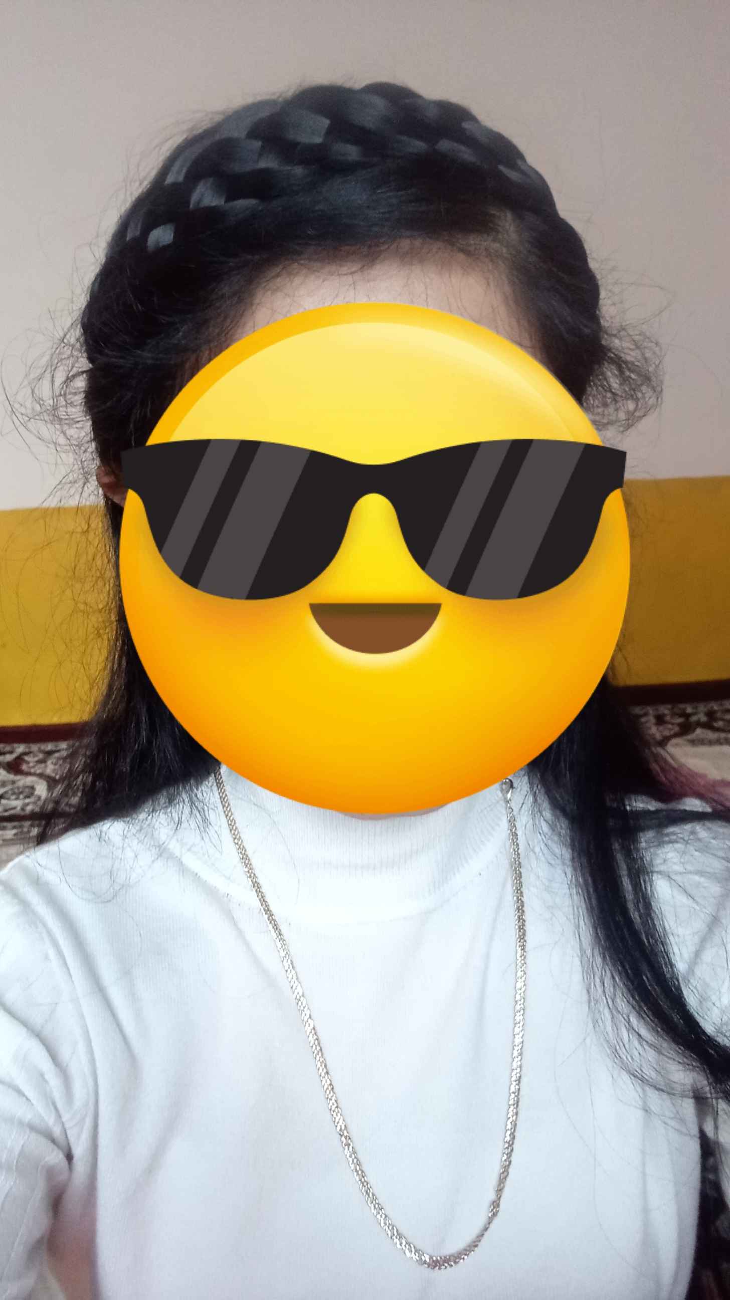 Yosh ayol yotoqxonada jinsiy aloqada