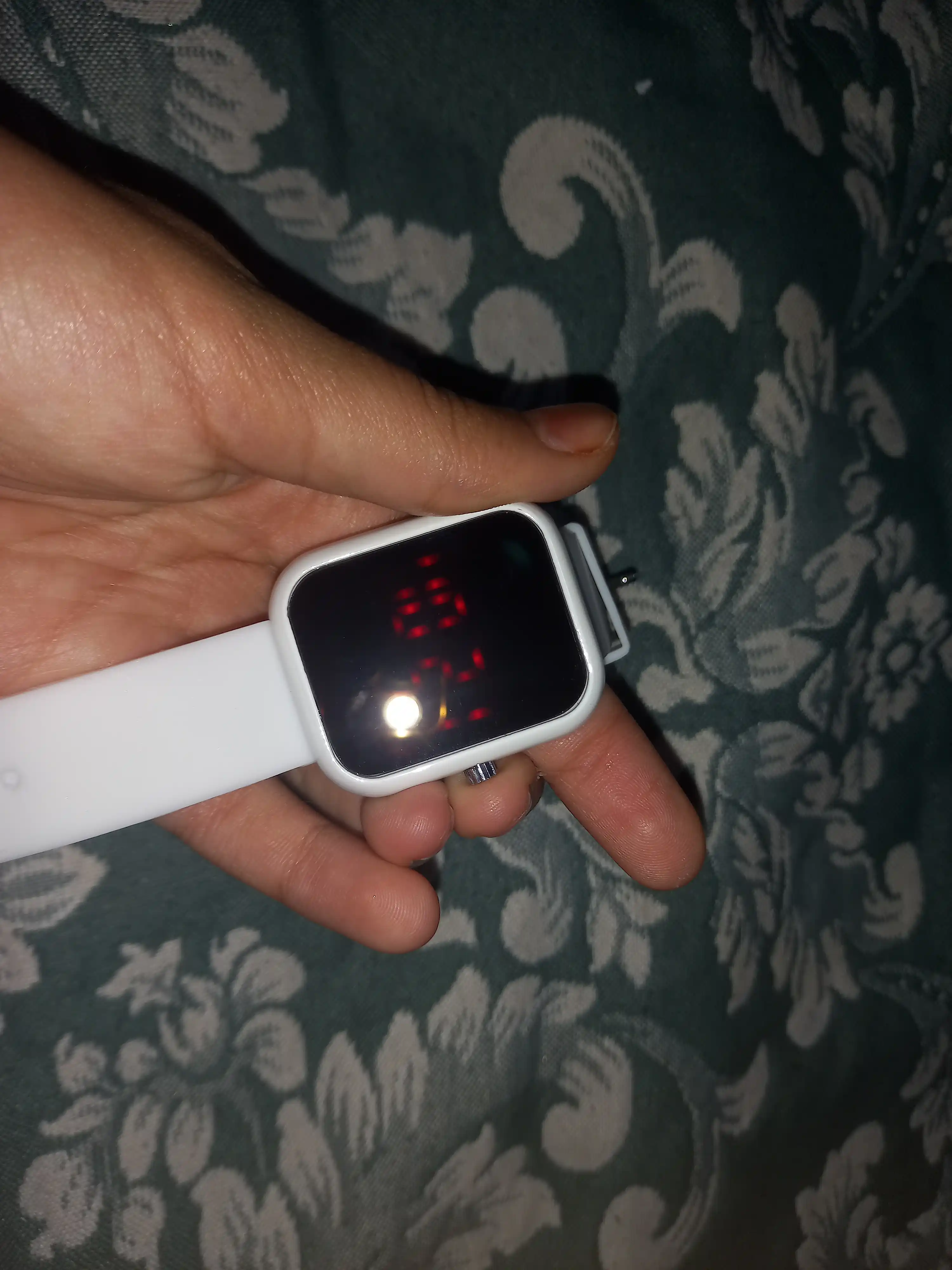 Электронные наручные часы LED watches