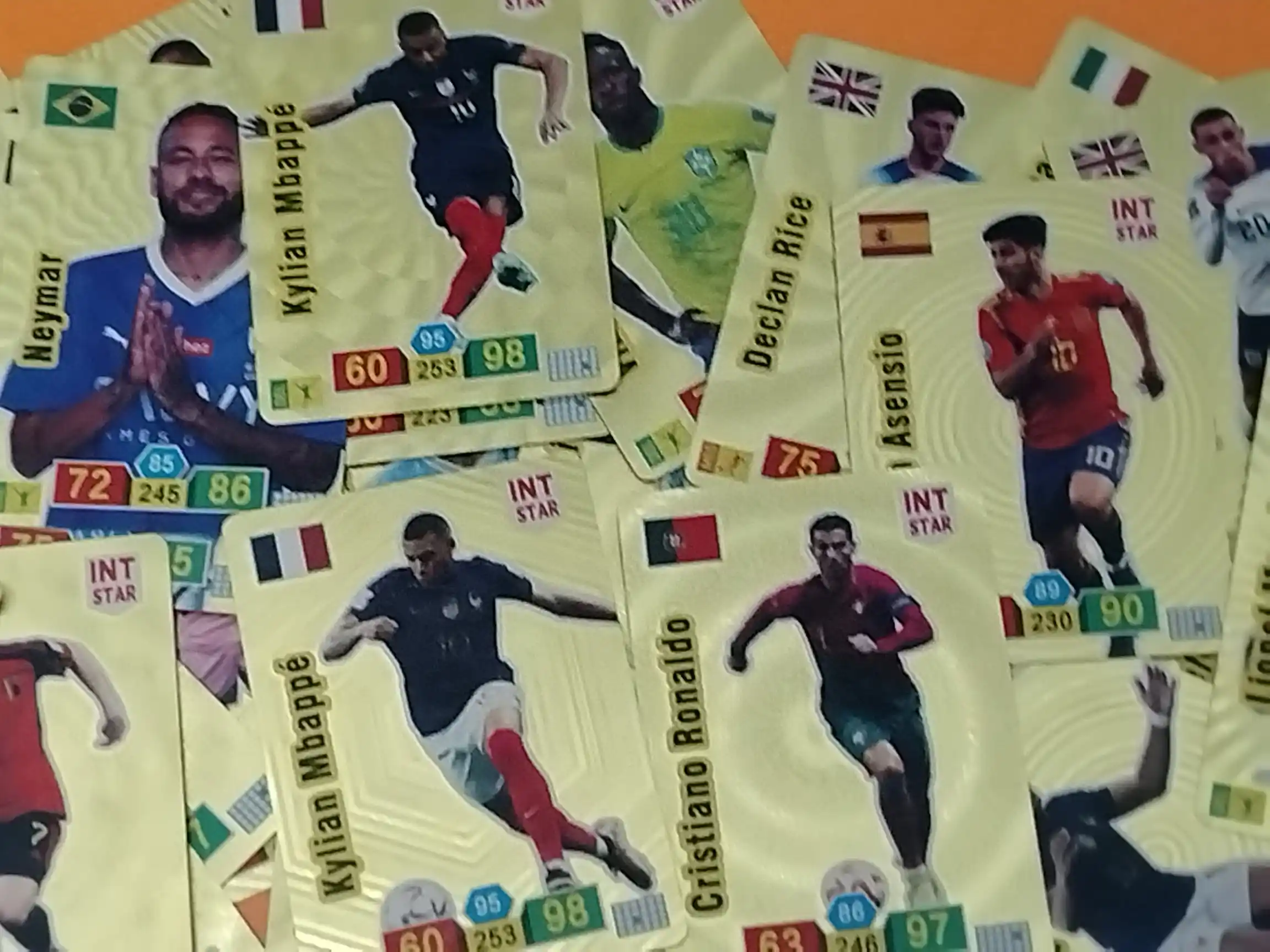 FIFA o‘yinchi kartalari, kolleksiya kartalari, 55 ta