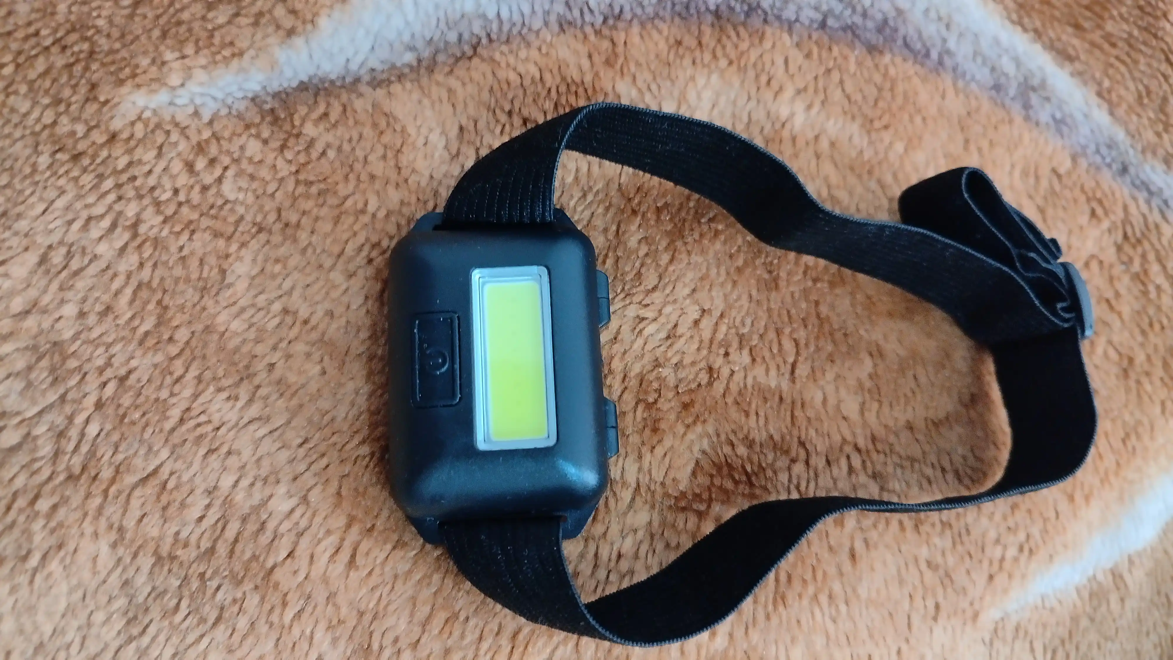Походный туристический налобный фонарь на батарейках HeadLamp