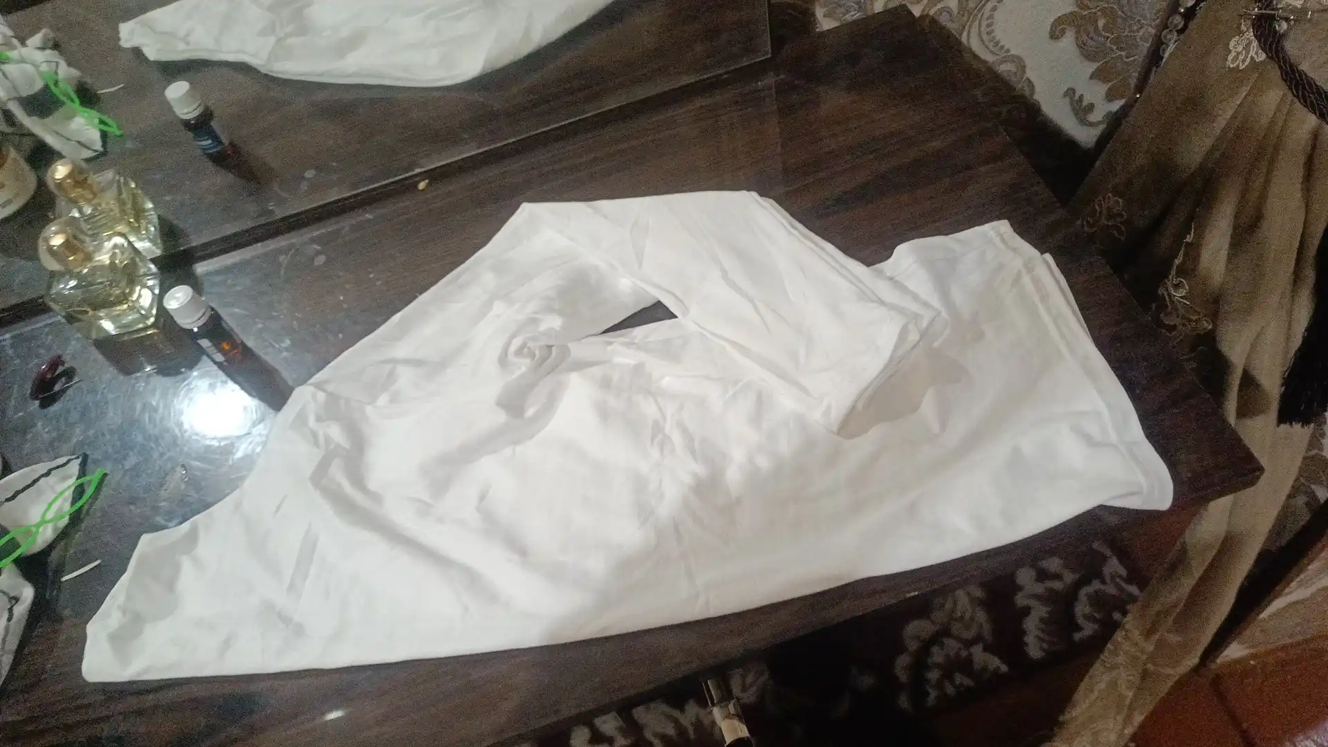 Ayollar sviteri, yengil mato, barcha fasillarga mos keladi