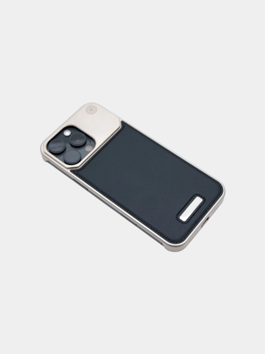 IPhone 12,13,14,15,16 Pro / Max uchun charm metall ko'rinishdagi plastik g'ilof