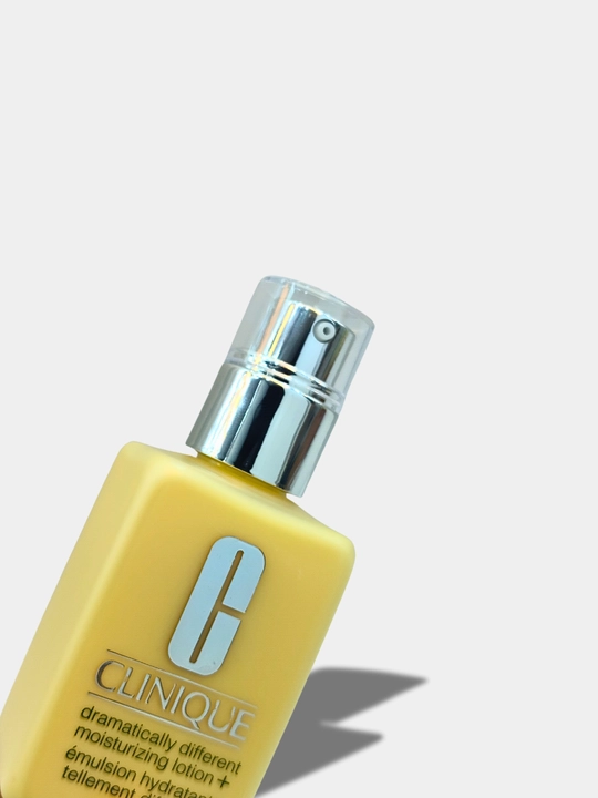 CLINIQUE Moisturizing Lotion+ namlantiruvchi losyoni teringizni namlab, uni mayin va silliq qiladi, 125 ml
