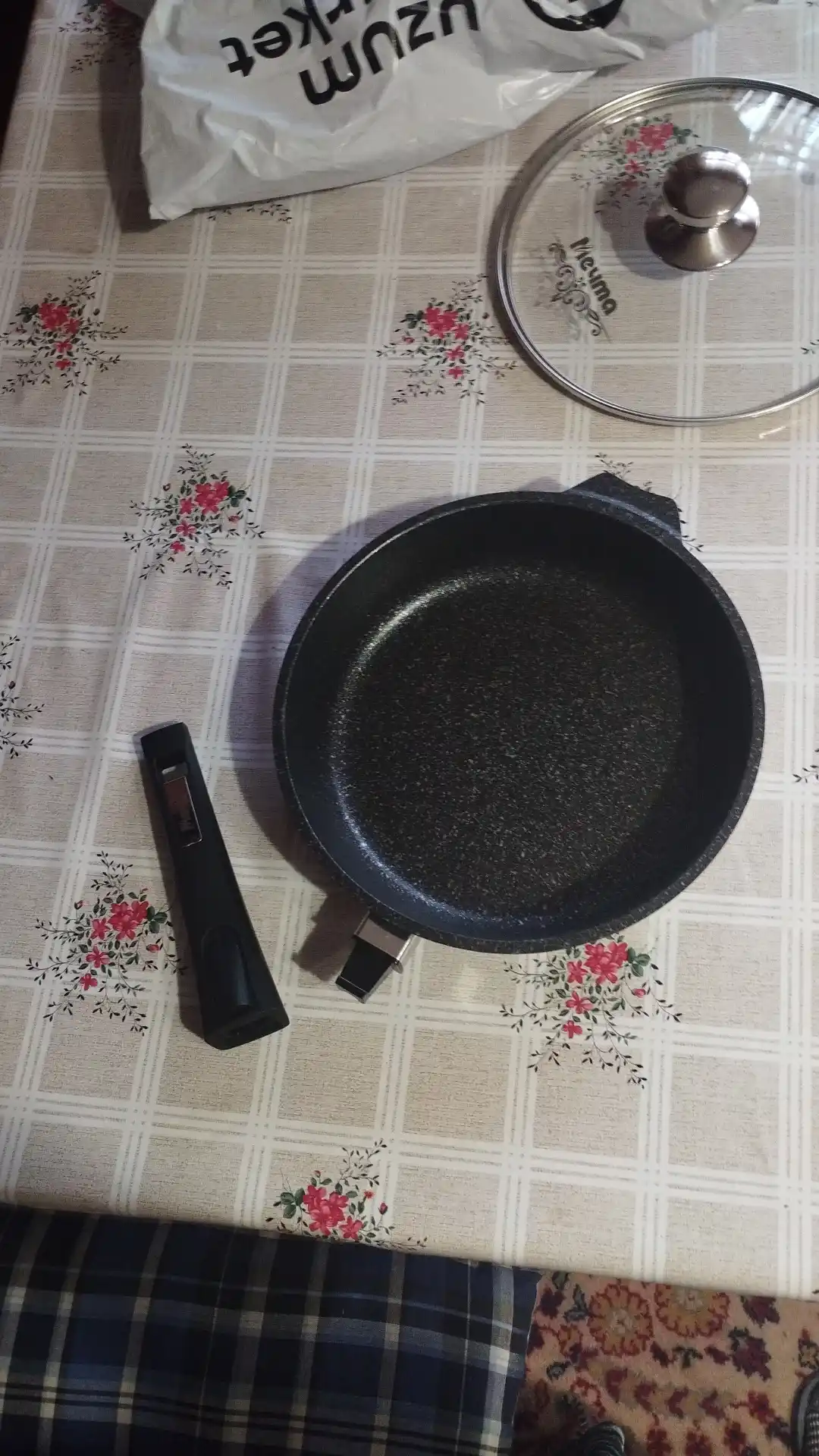 Tova Mechta, olinadigan tutqich va shisha qopqoq bilan, Granit Star ultra