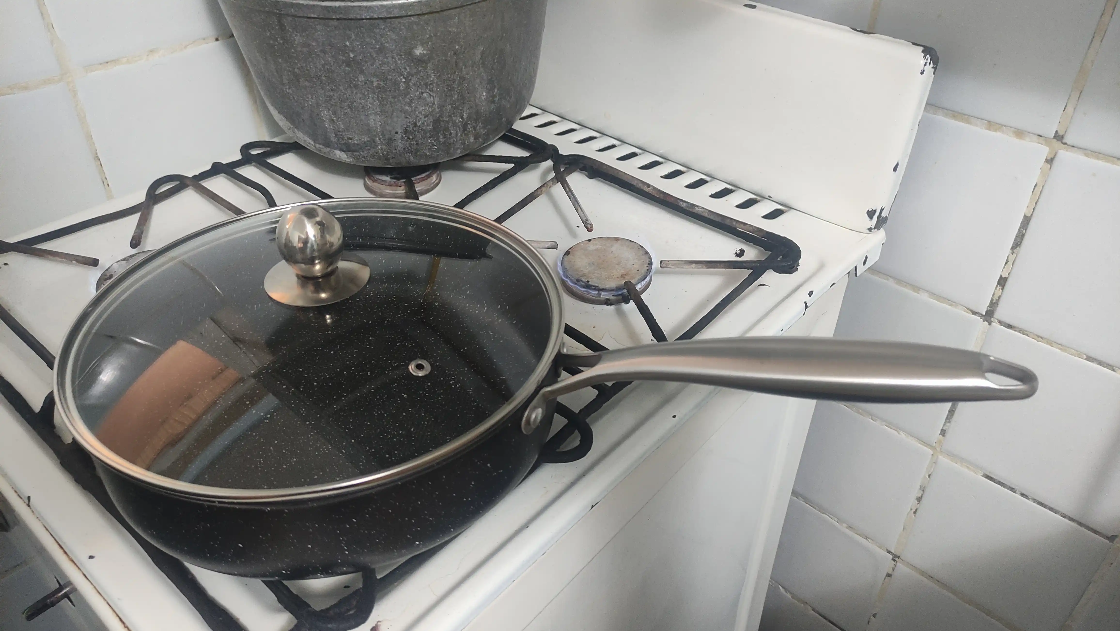 Granitli chuqur tova, CULICHEF dan kuyishga qarshi qoplamali va shisha qopqoqli