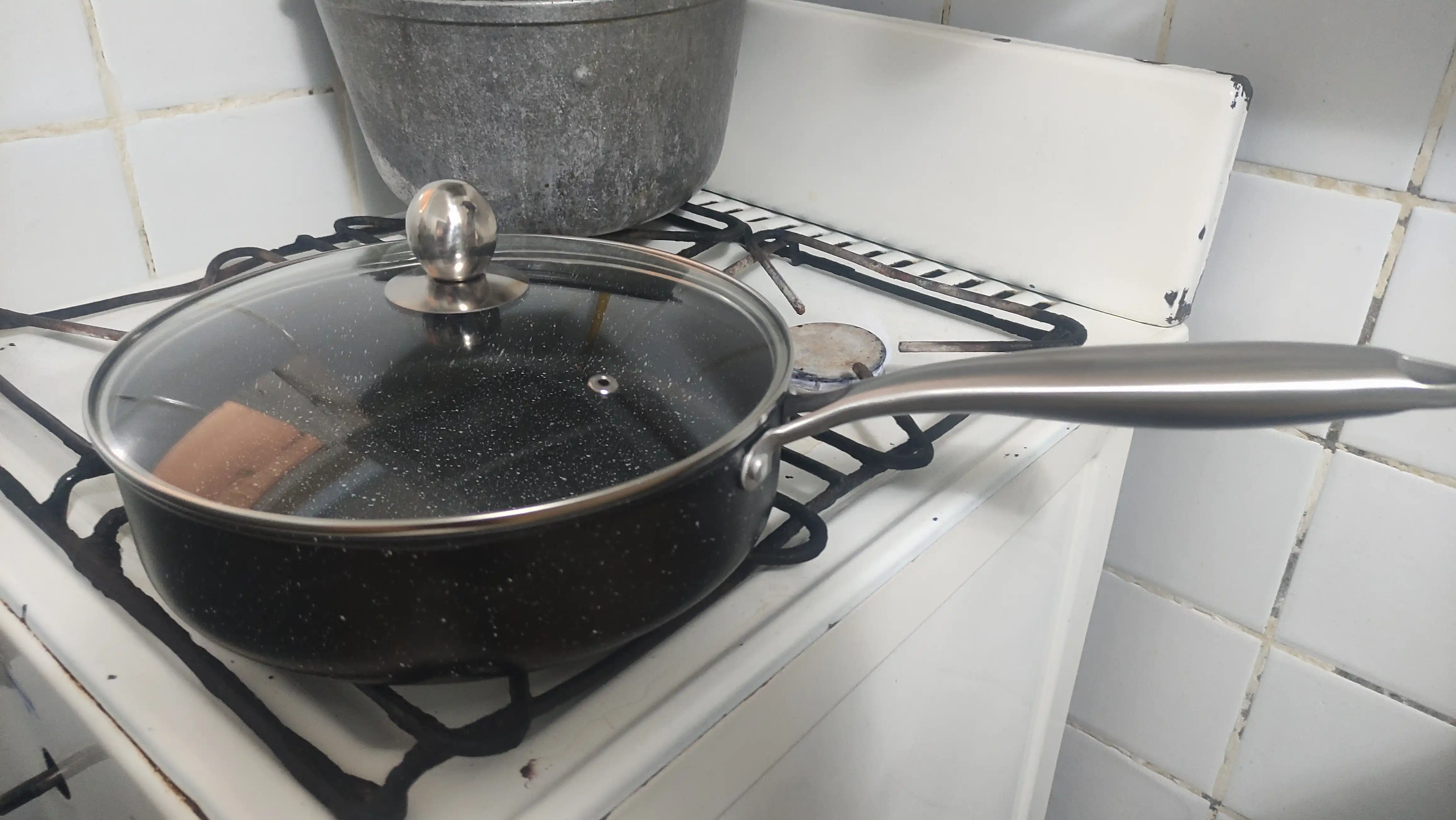 Granitli chuqur tova, CULICHEF dan kuyishga qarshi qoplamali va shisha qopqoqli