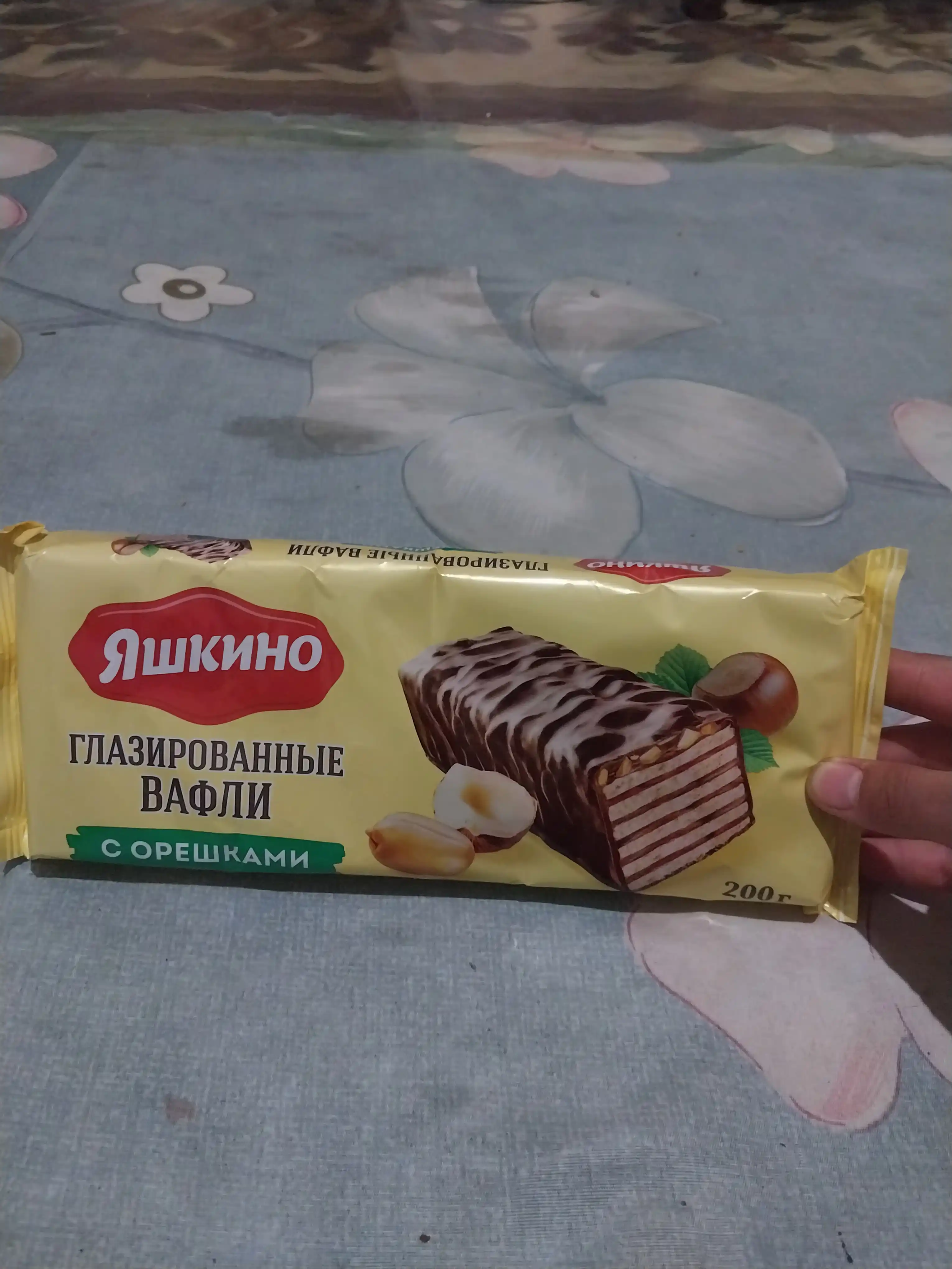 Вафли Яшкино глазированные с орешками, 200 гр