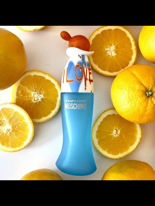Moschino Cheap and Chic I Love Love xushbo'ylangan suvi, 100 ml - 
