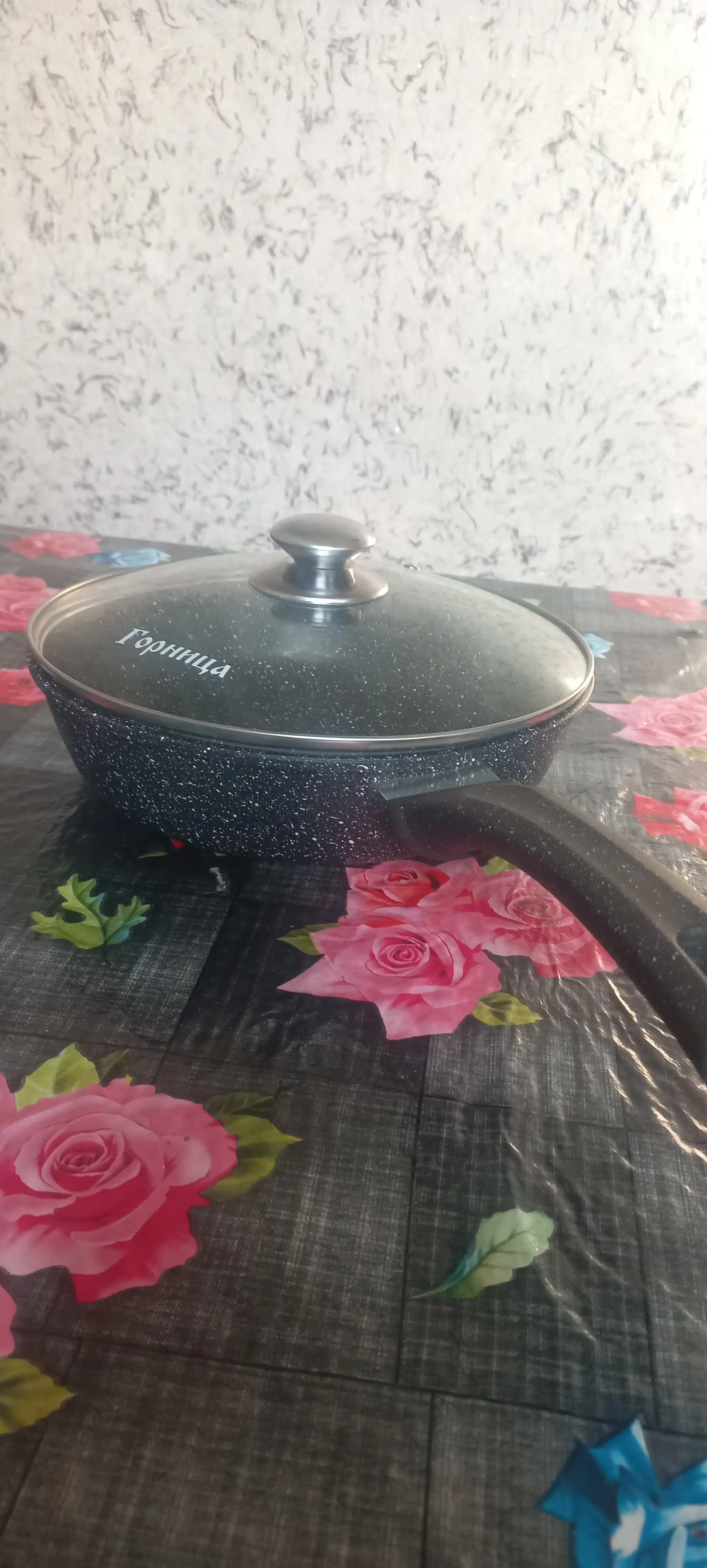 Tova Gornitsa, 20, 22, 24, 26, 28 sm, chuqur, shisha qopqoq, yopishmaydigan qoplamali