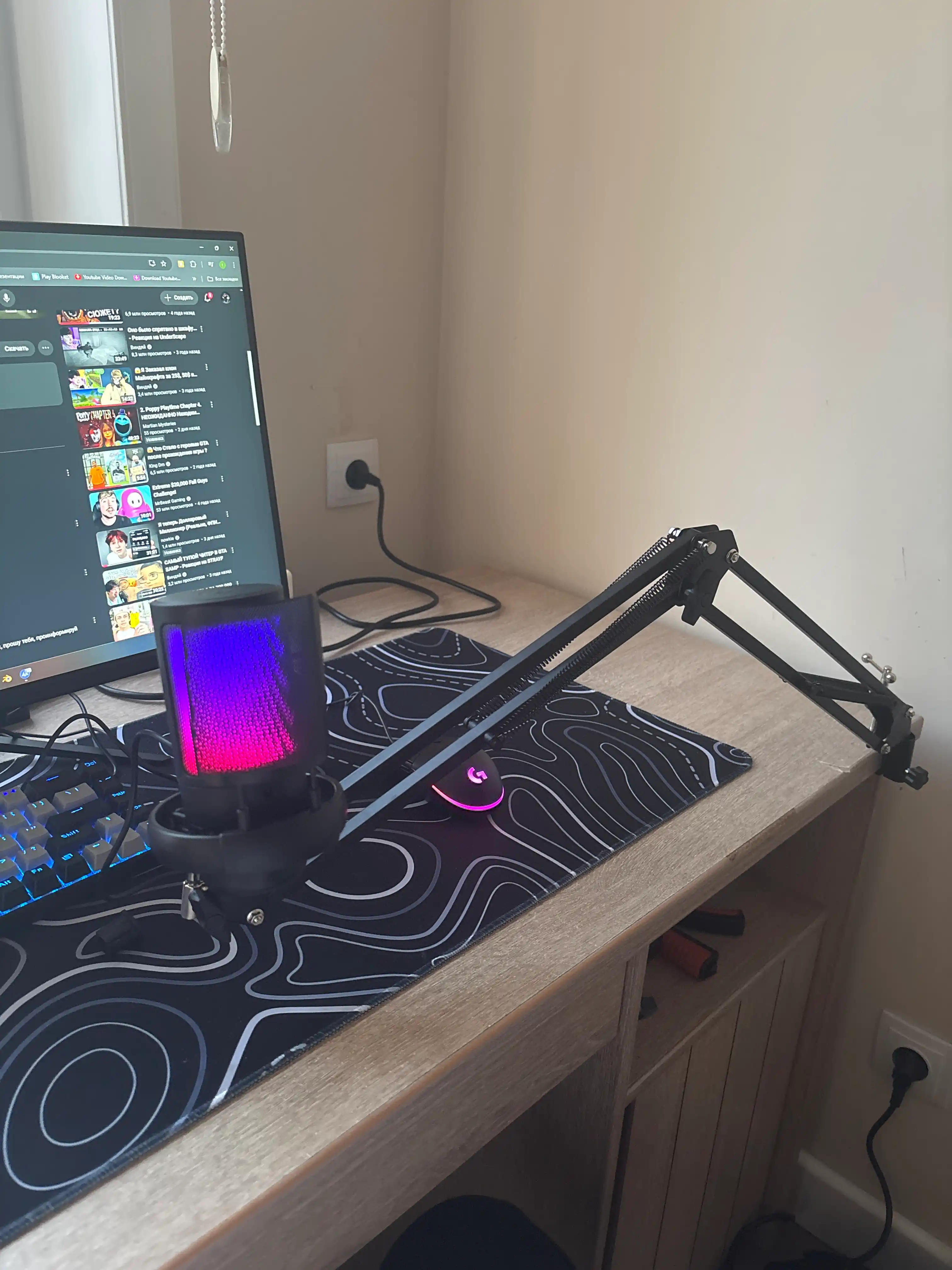 RGB yoritgichli studia mikrofoni ME6S, pantograf va pop filtri, kondensator