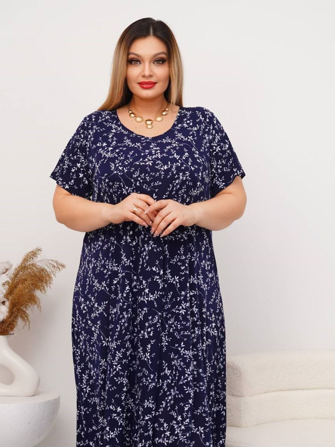 Qiz dugonasi tomosha qilayotganda onanizm qiladi. Erotik filmlar