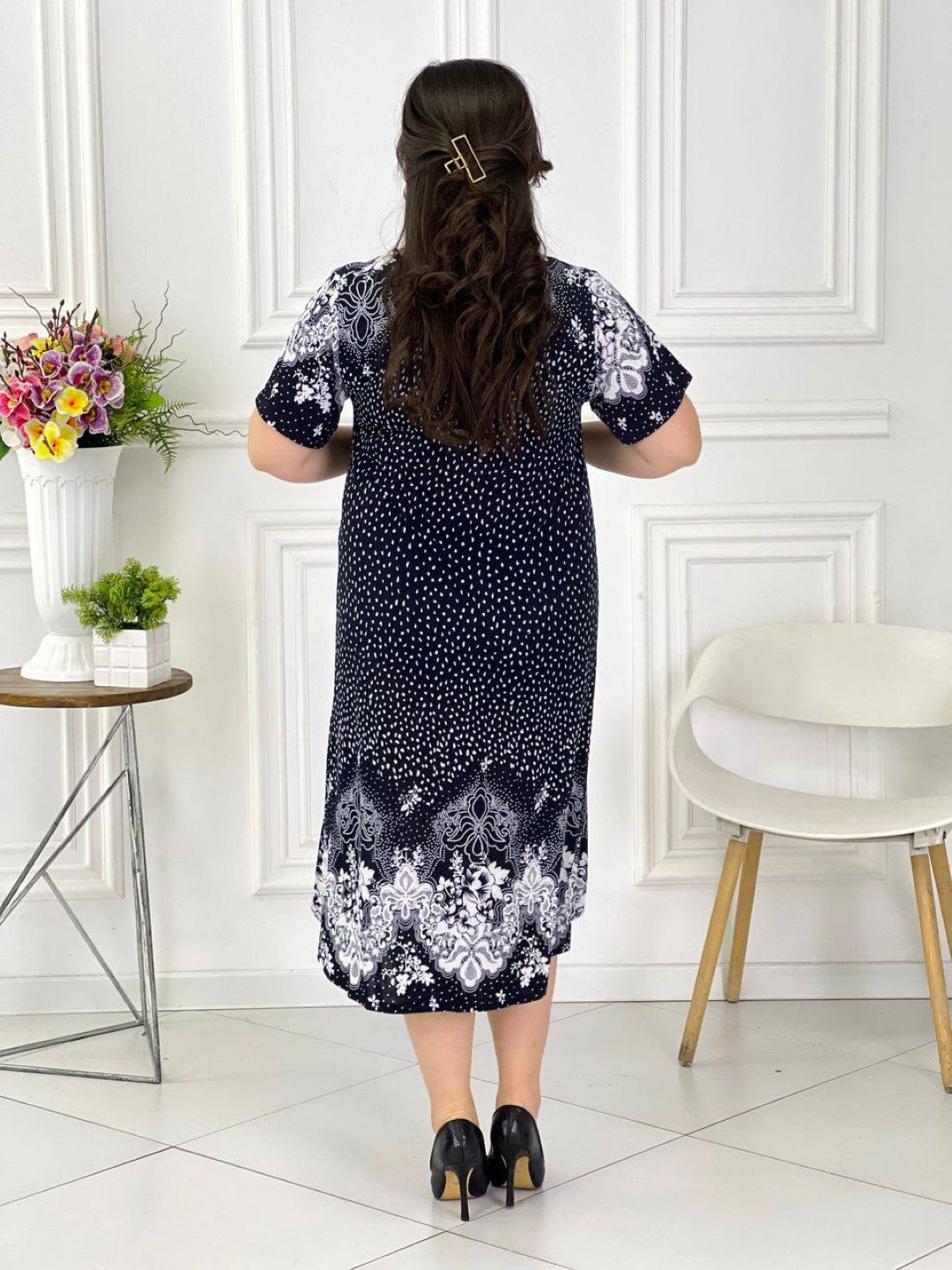 Doggy uslubidagi ayollarning qora va oq fotosurati Hayajondan porno