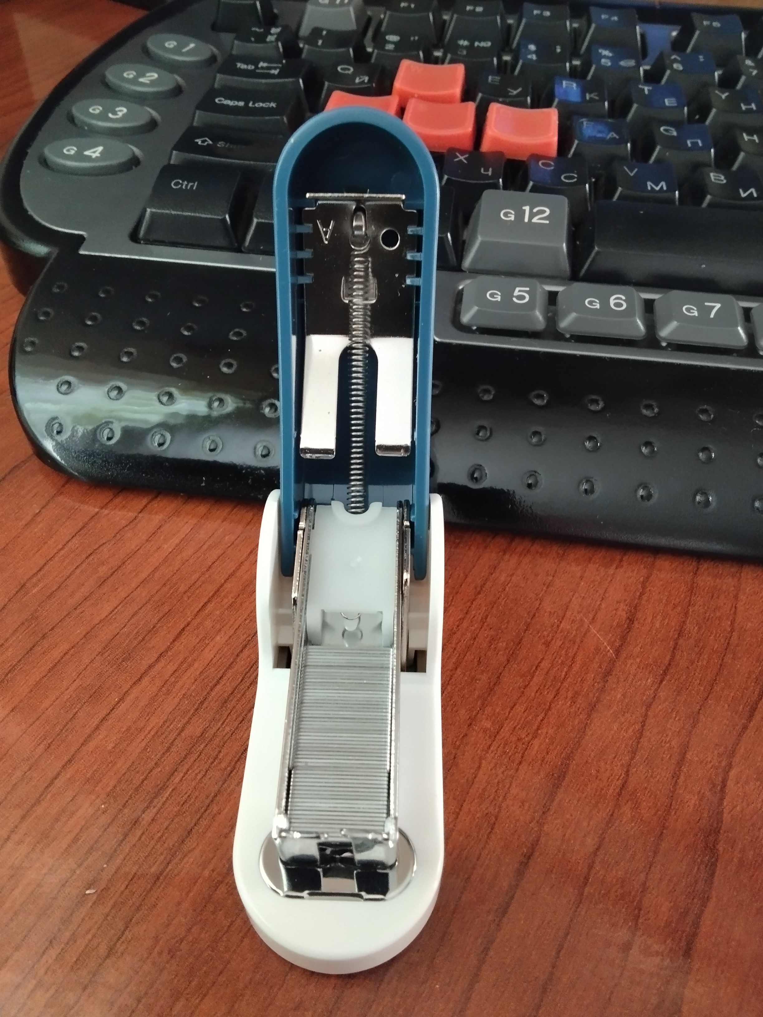 Степлер Deli EK203 Blue