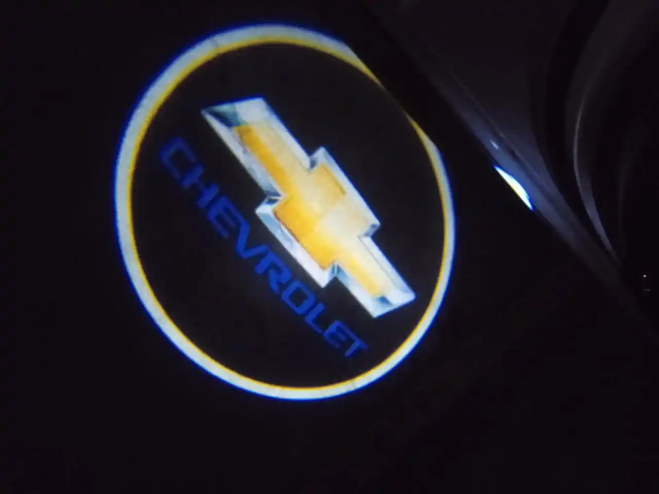 LED-проектор на дверь автомобиля — логотип Chevrolet, беспроводной, на батарейках