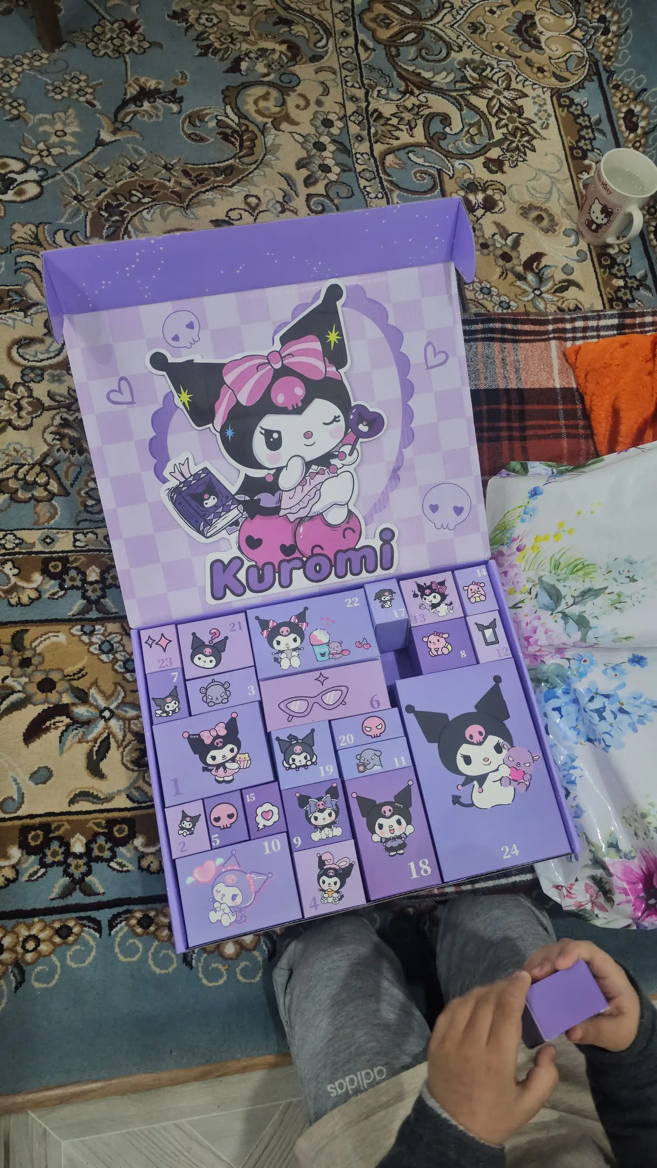 Advent taqvimi, qizlar va o‘g‘il bolalar uchun o‘yinchoqlar Kuromi, Hello Kitty, Stitch, Huntrix, Minecraft