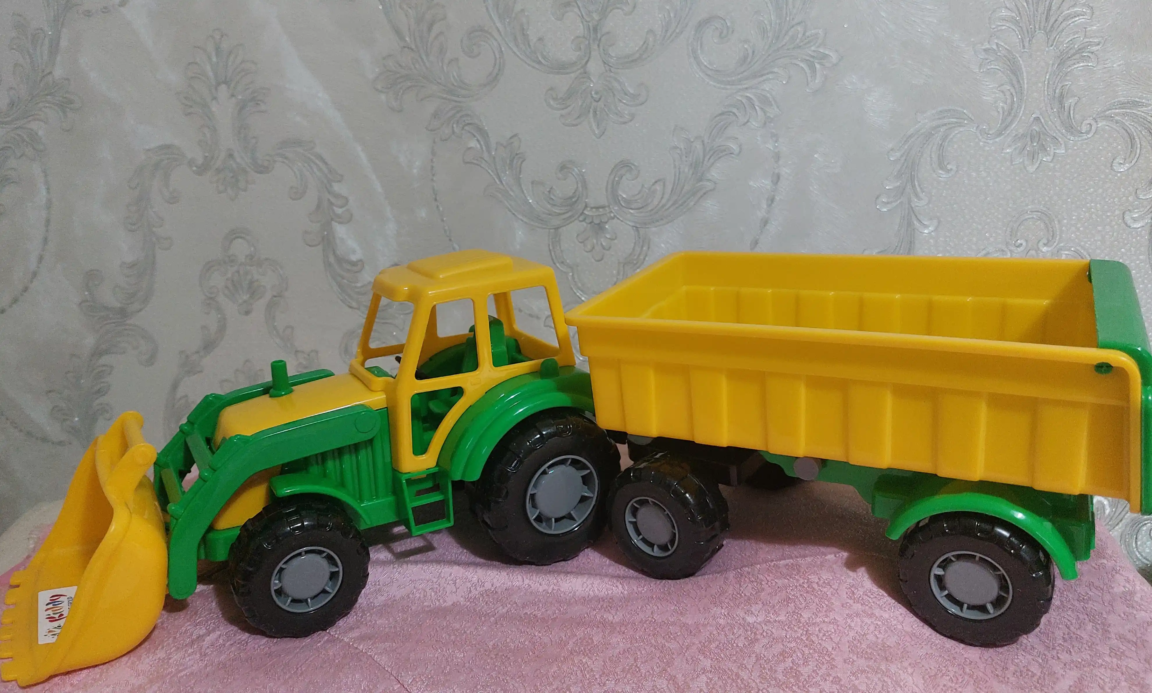 O'yinchoq traktor 52sm