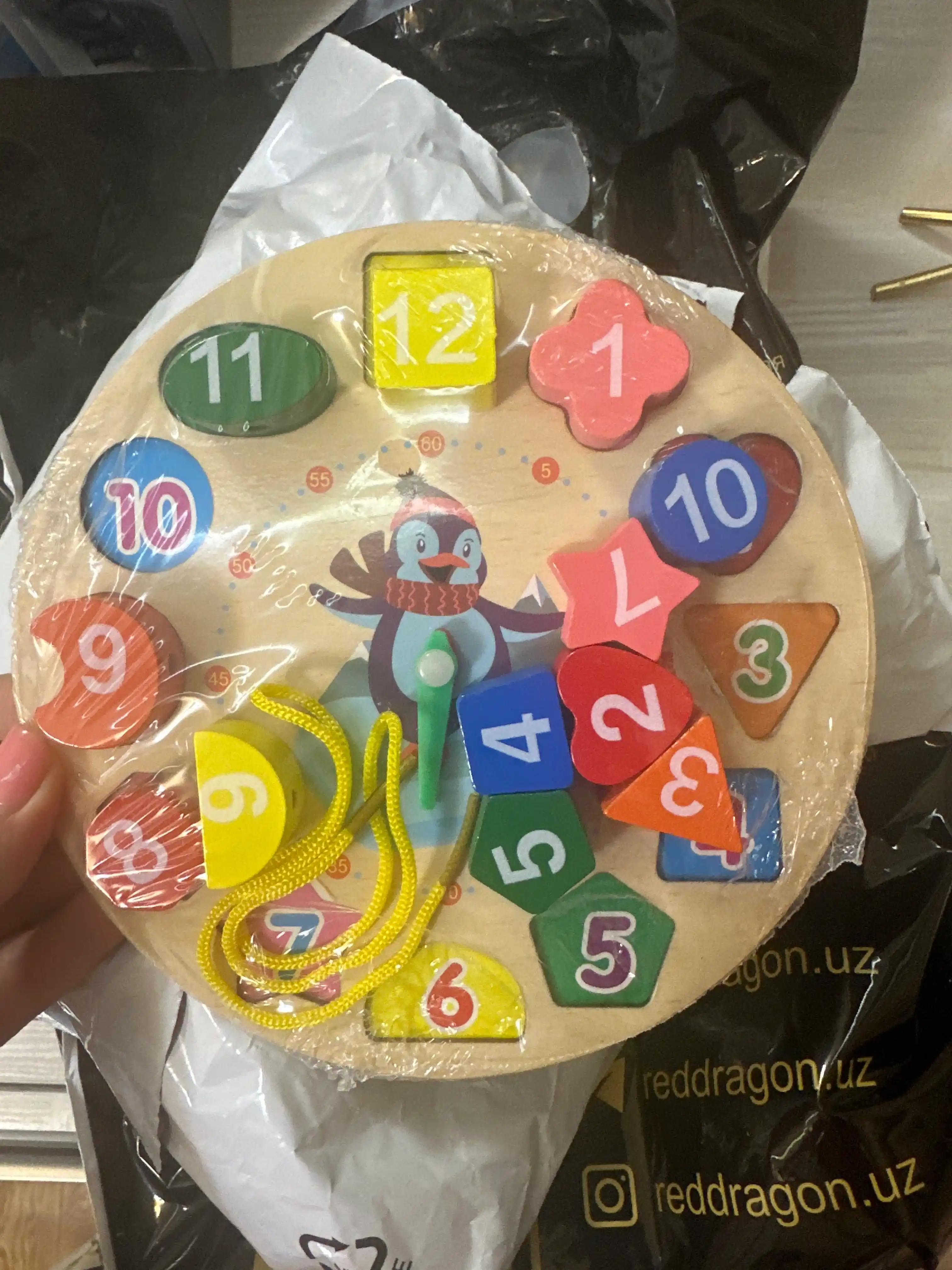 Yog'ochdan yasalgan saralovchi "Yoqimli pingvin", 3 tasi 1 da "Sorter, bog'lovchi, soat"