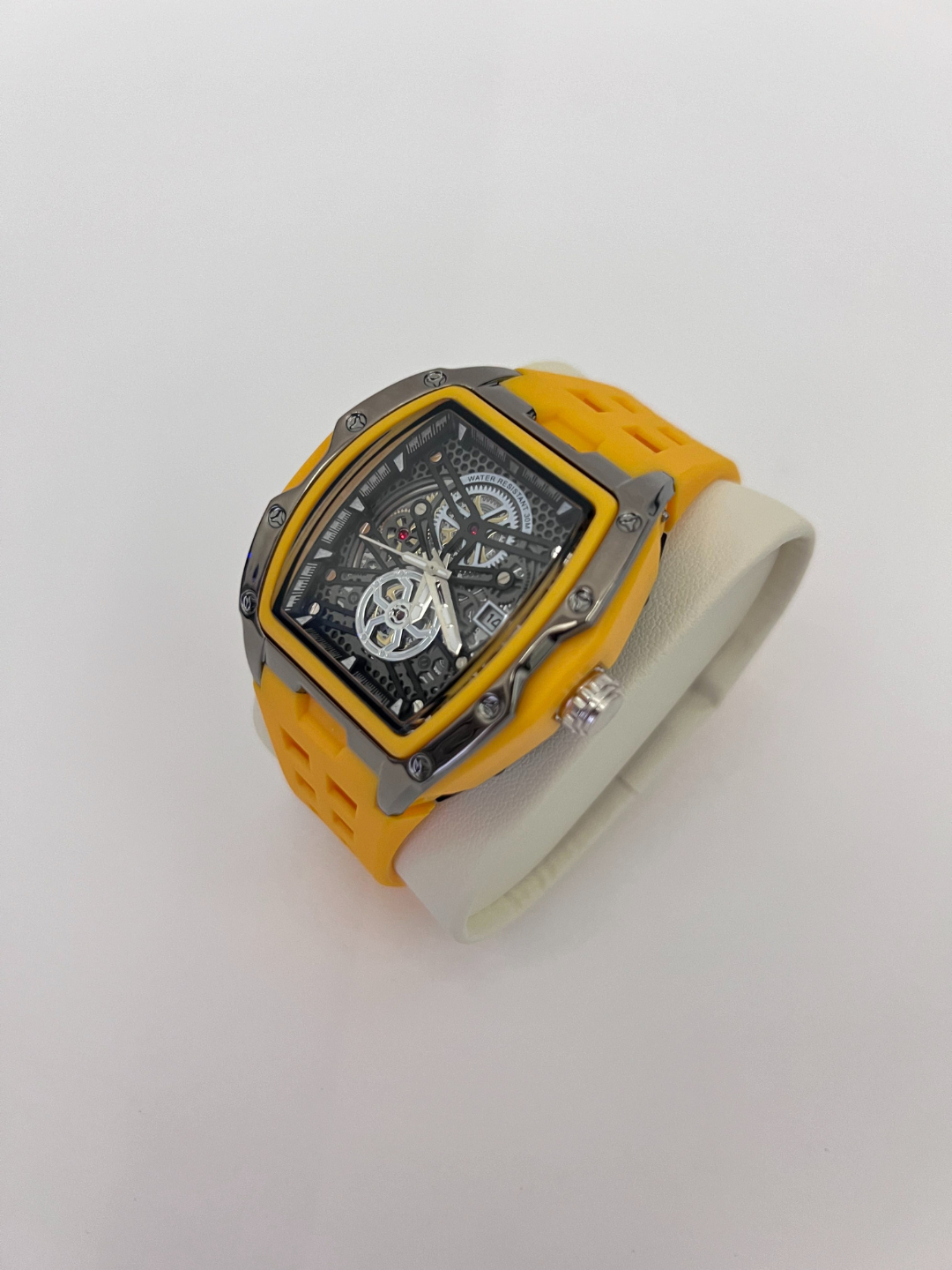 Yosh yigit etuk rus ayolining ichida tugadi.