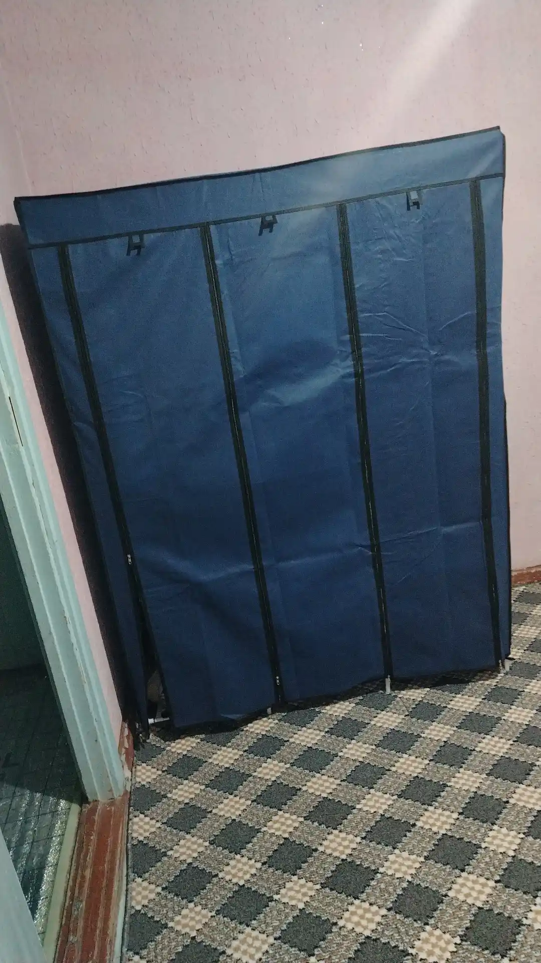 Yig'ma shkaf, kiyimlar va poyabzallarni saqlash uchun, matoli, karkasli, ilgichlar bilan