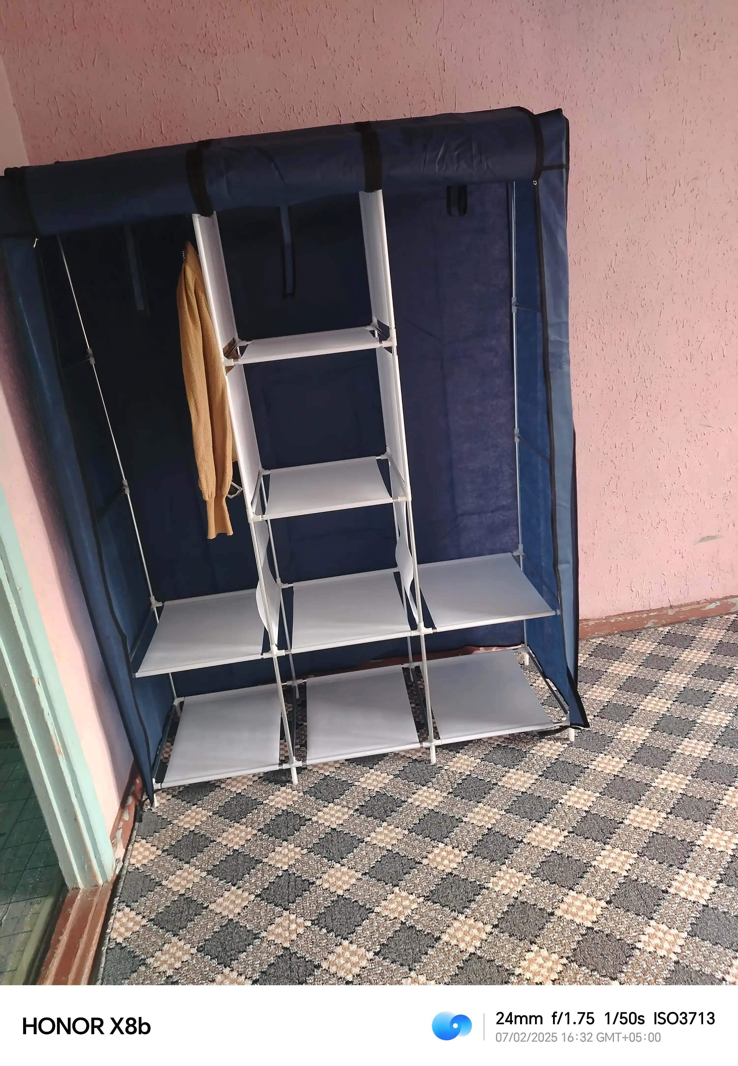 Yig'ma shkaf, kiyimlar va poyabzallarni saqlash uchun, matoli, karkasli, ilgichlar bilan