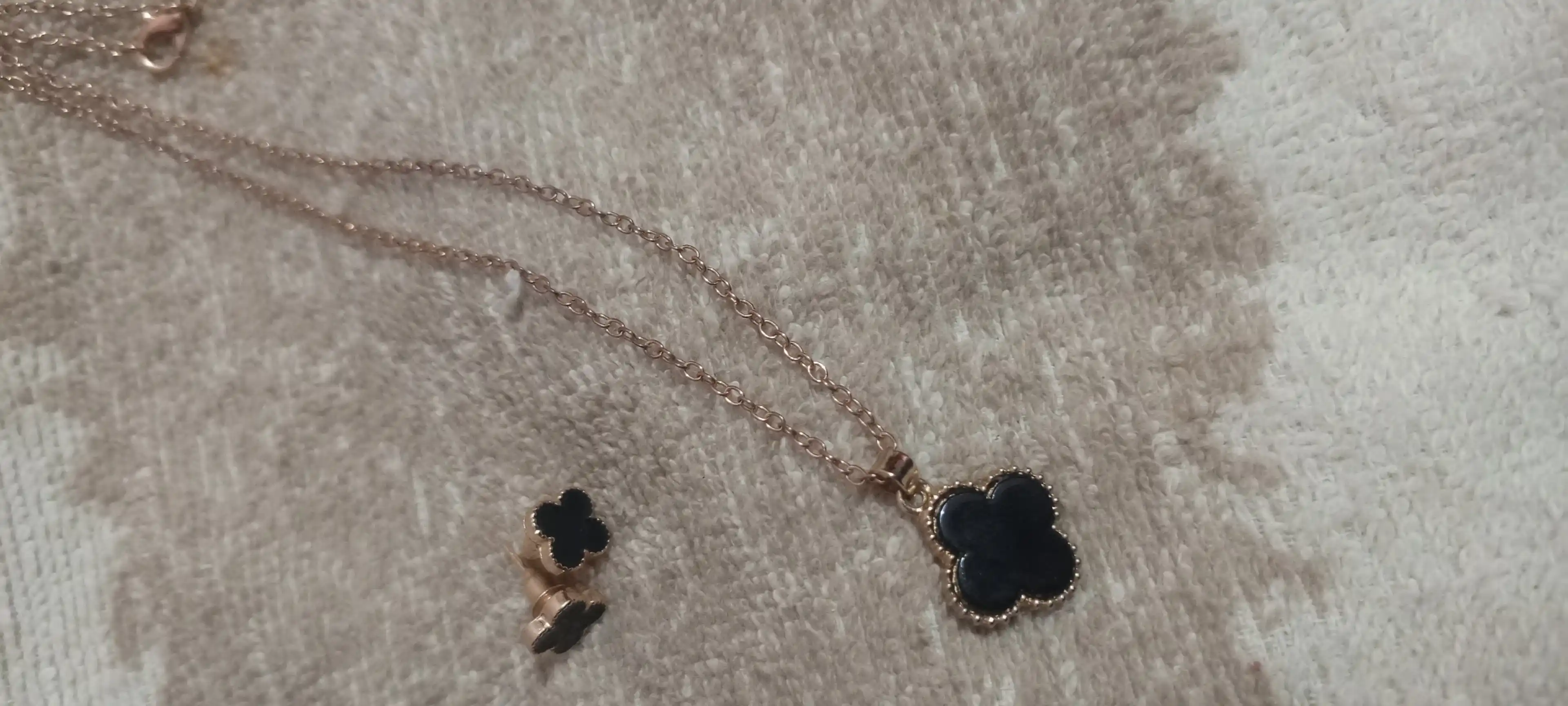 Van Cleef Ayollar uzugi, kulon va sirgalar, bilakuzuk to'plamida Van Cleef uslubida 5x1
