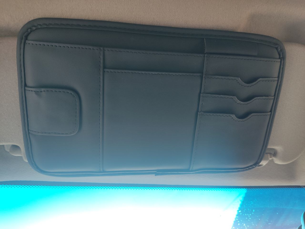 Avtomobil quyosh niqobi ostida organizator, eko-charm