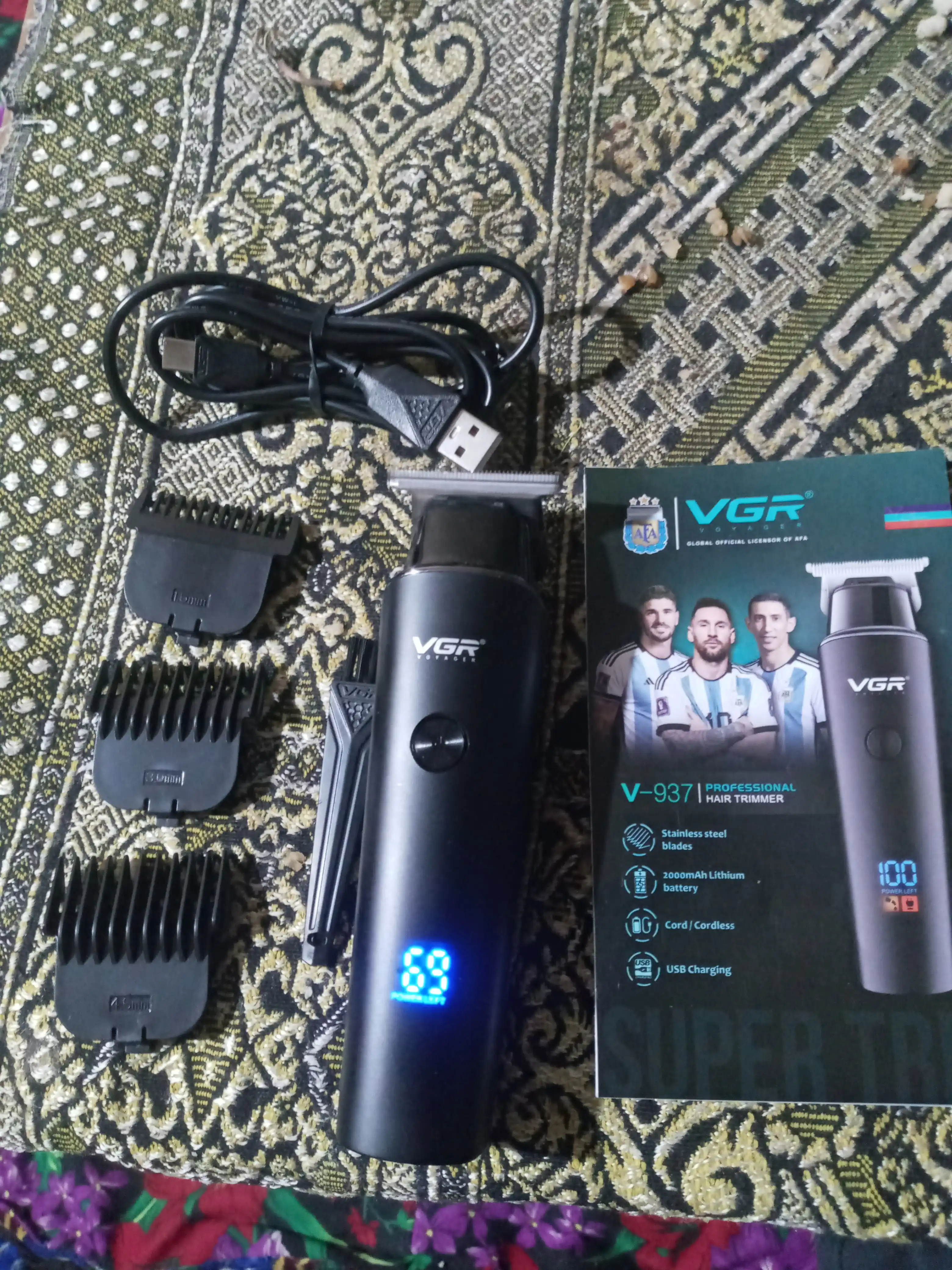 Professional simsiz soch va soqol olish kesish mashinkasi trimmer VGR V-937, LCD displeyli