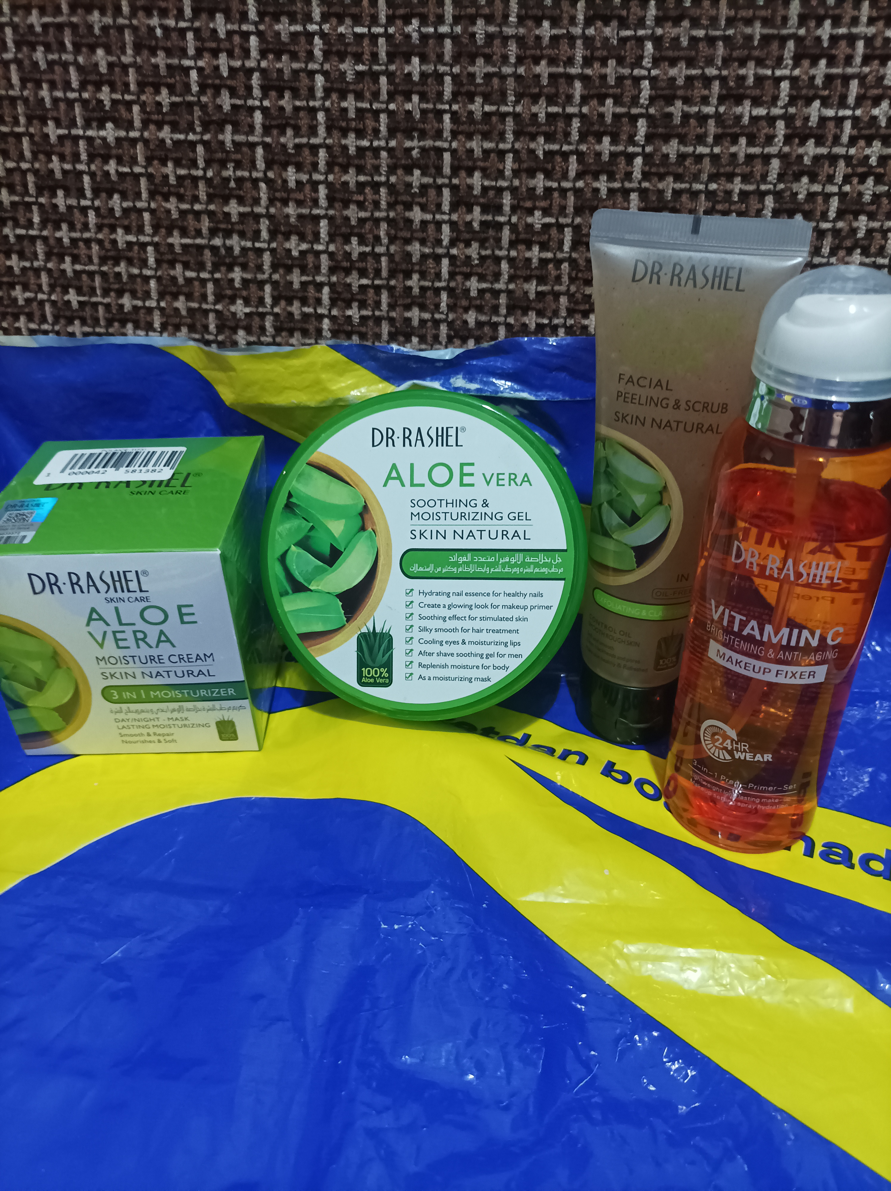 Aloe vera ekstrakti bilan yuz uchun namlantiruvchi piling-skrab, Dr. Rashel, 100 ml