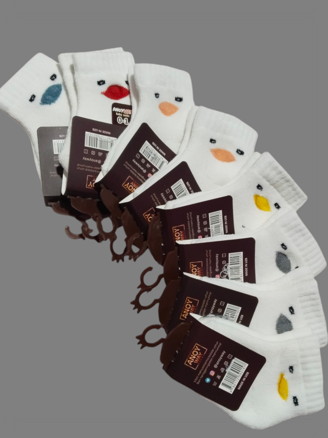 U dugonasining yuziga otirdi va uni ogzaki jinsiy aloqa qilishga majbur qildi. Trannies sikish ayollar porno video