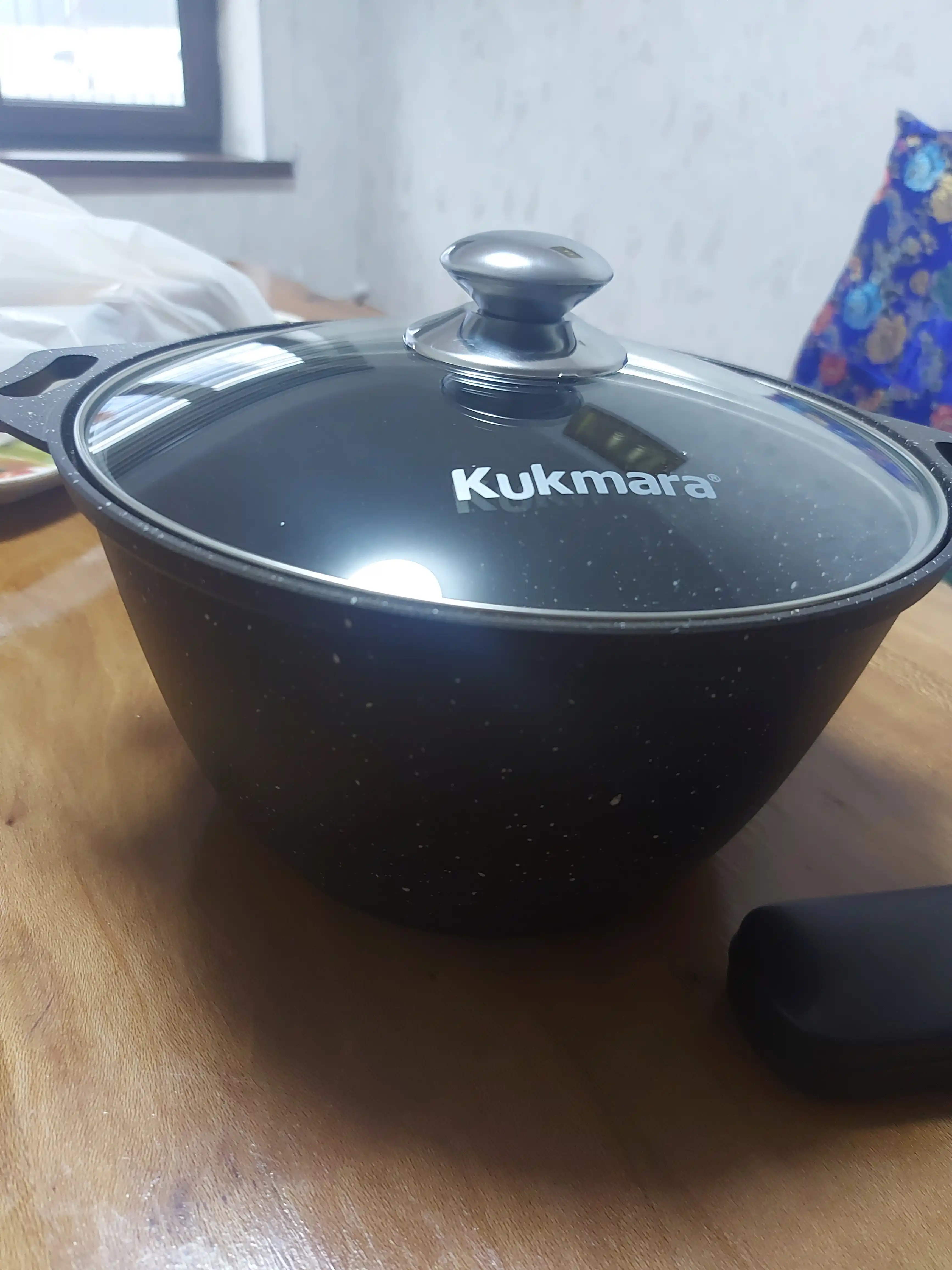 Kastryulya Kukmara, shisha qopqoq bilan, kofe mramor