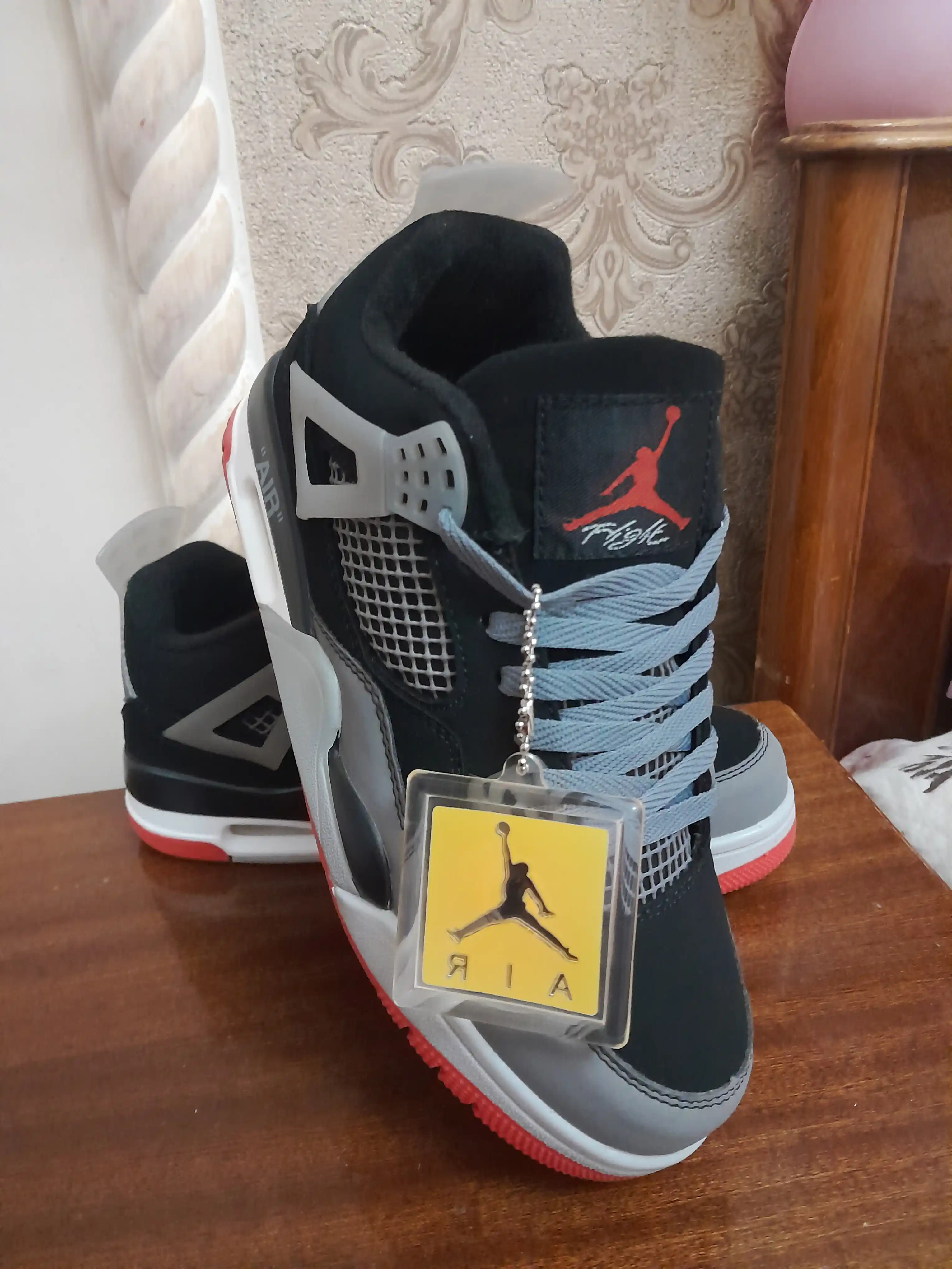 Кроссовки для мужчин DJordans