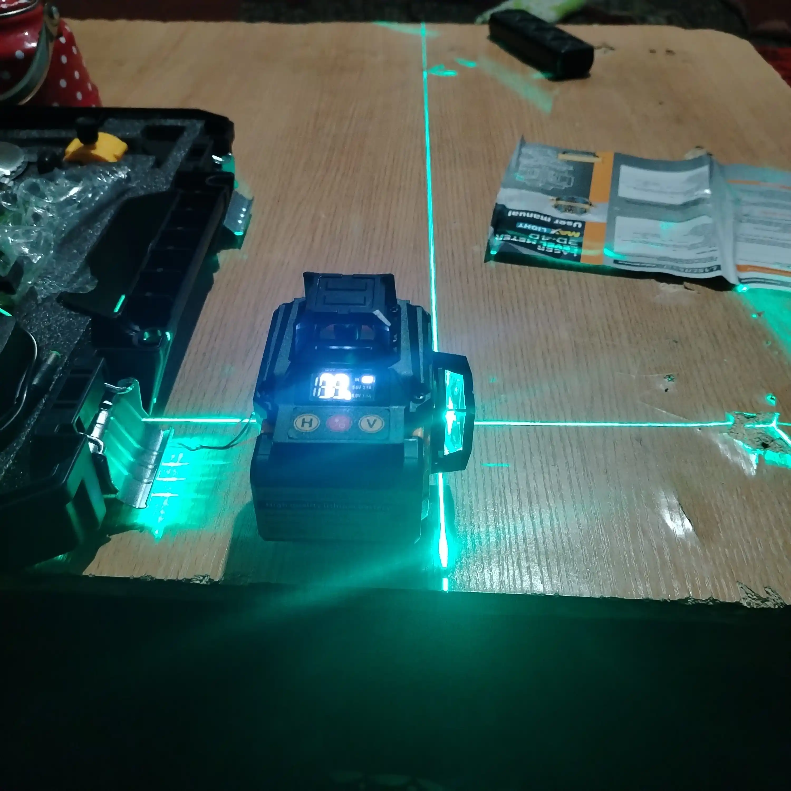 Лазерный уровень со штативом 4D 16L
