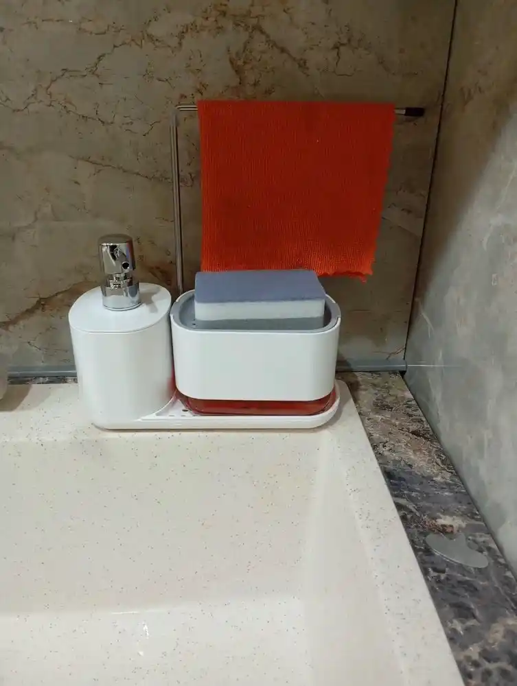 Idish yuvish vositasi uchun gubkali oshxona dispenser-organayzeri, ko‘p funksiyali dozator