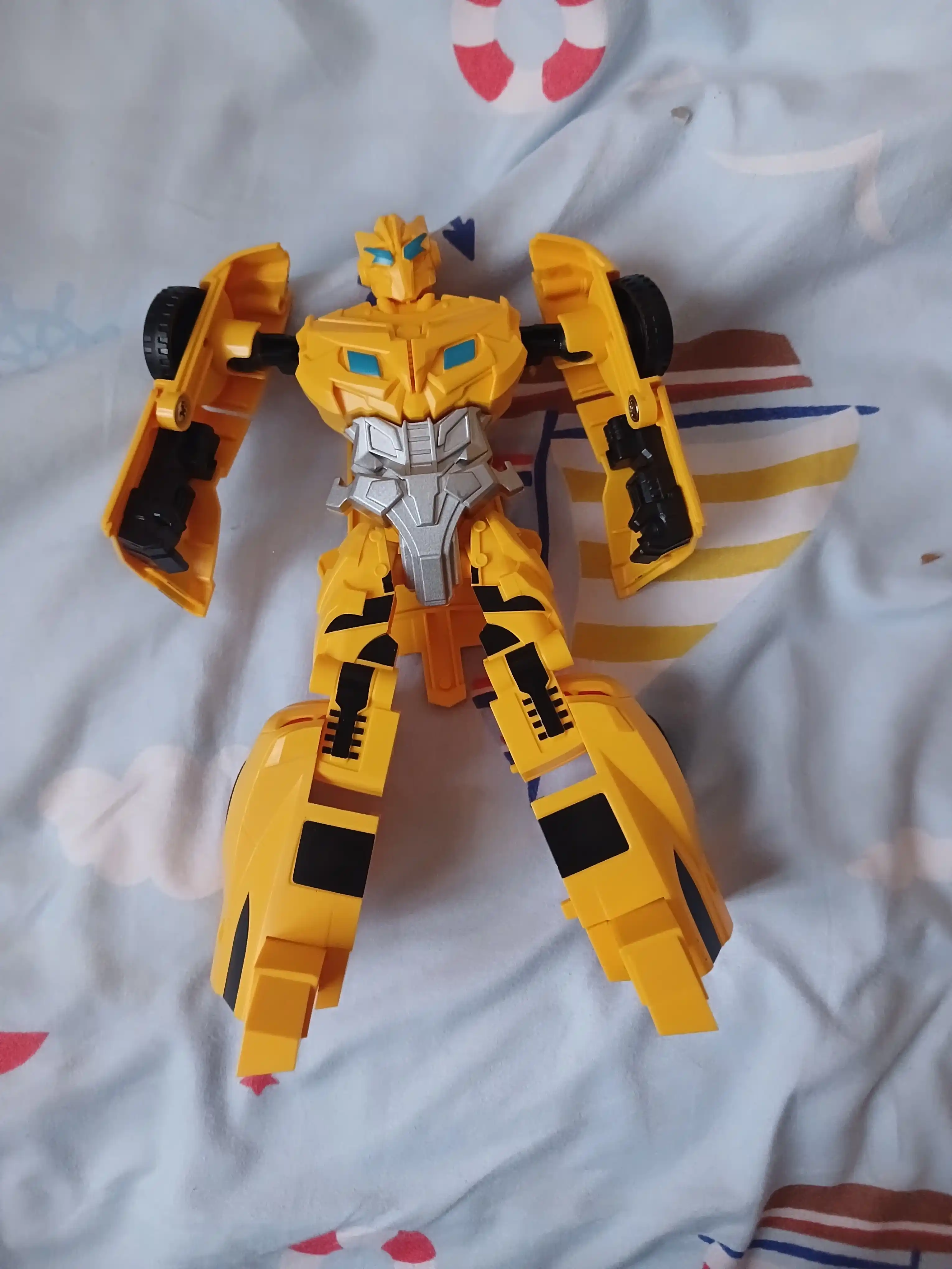 Robot-transformer FIDGO, robot va avtomobil ko‘rinishi