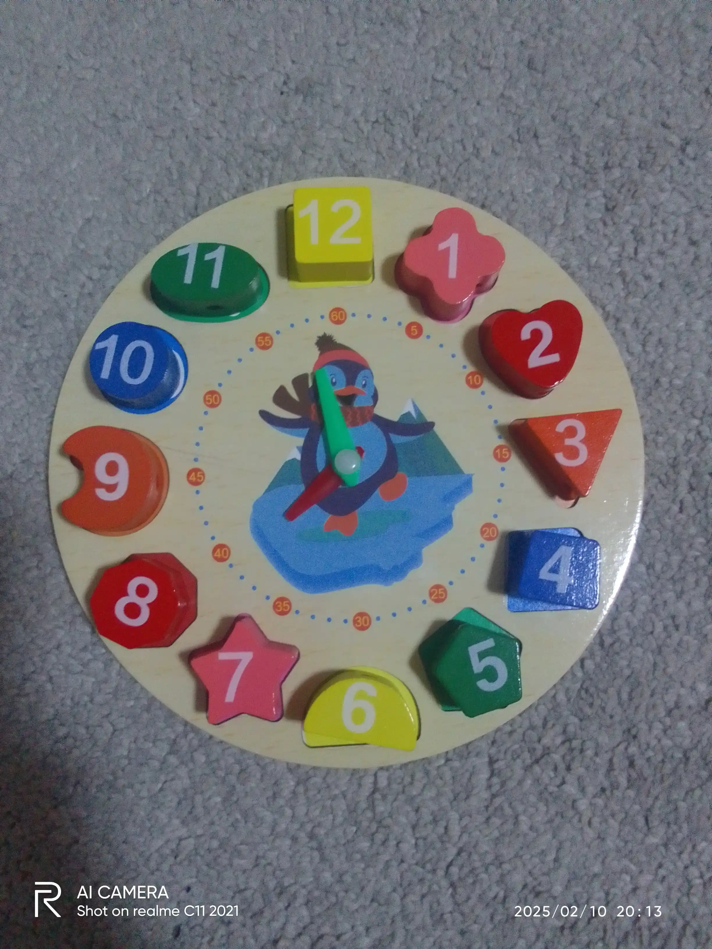 Yog'ochdan yasalgan saralovchi "Yoqimli pingvin", 3 tasi 1 da "Sorter, bog'lovchi, soat"