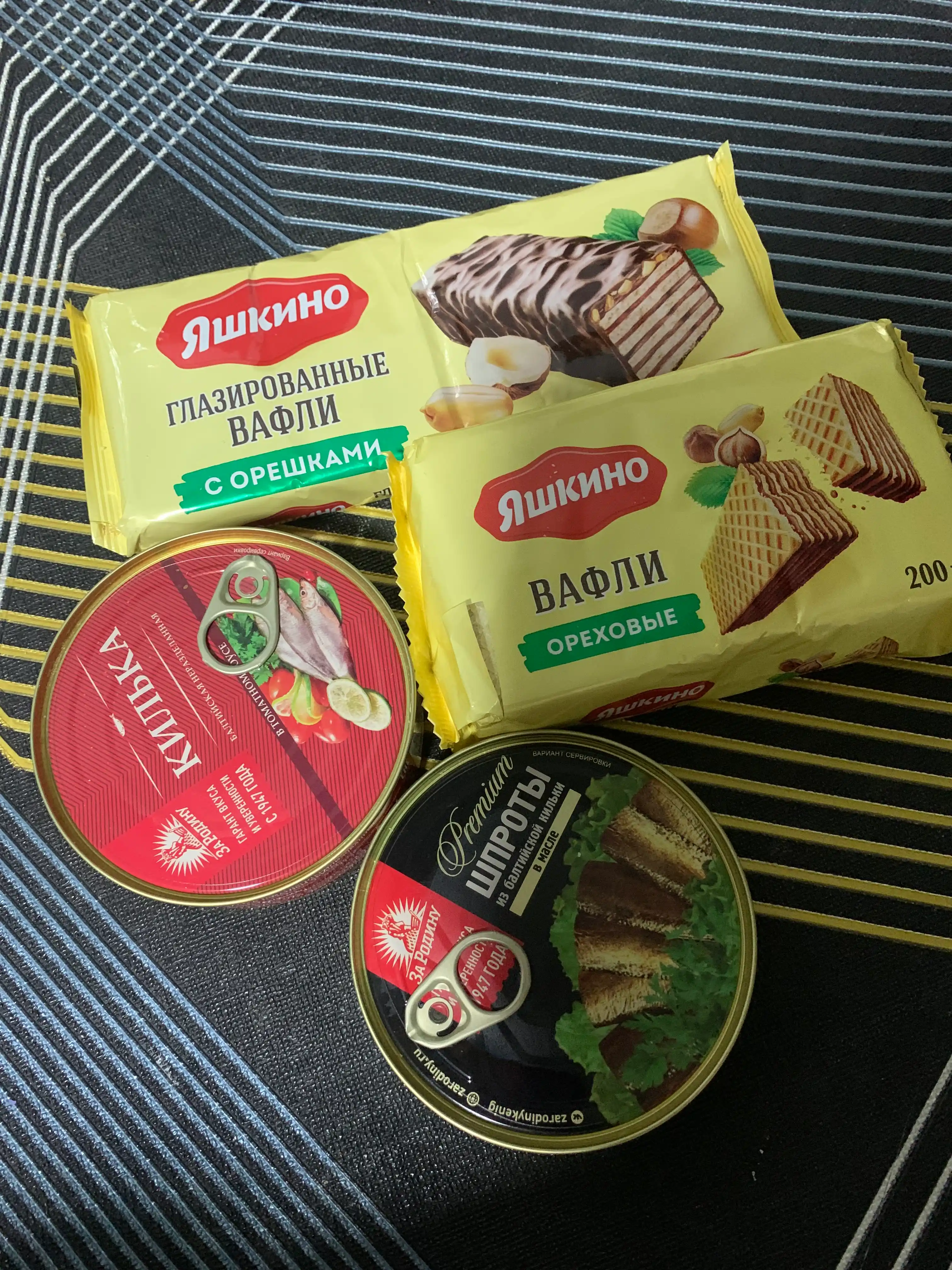 Вафли Яшкино глазированные с орешками, 200 гр