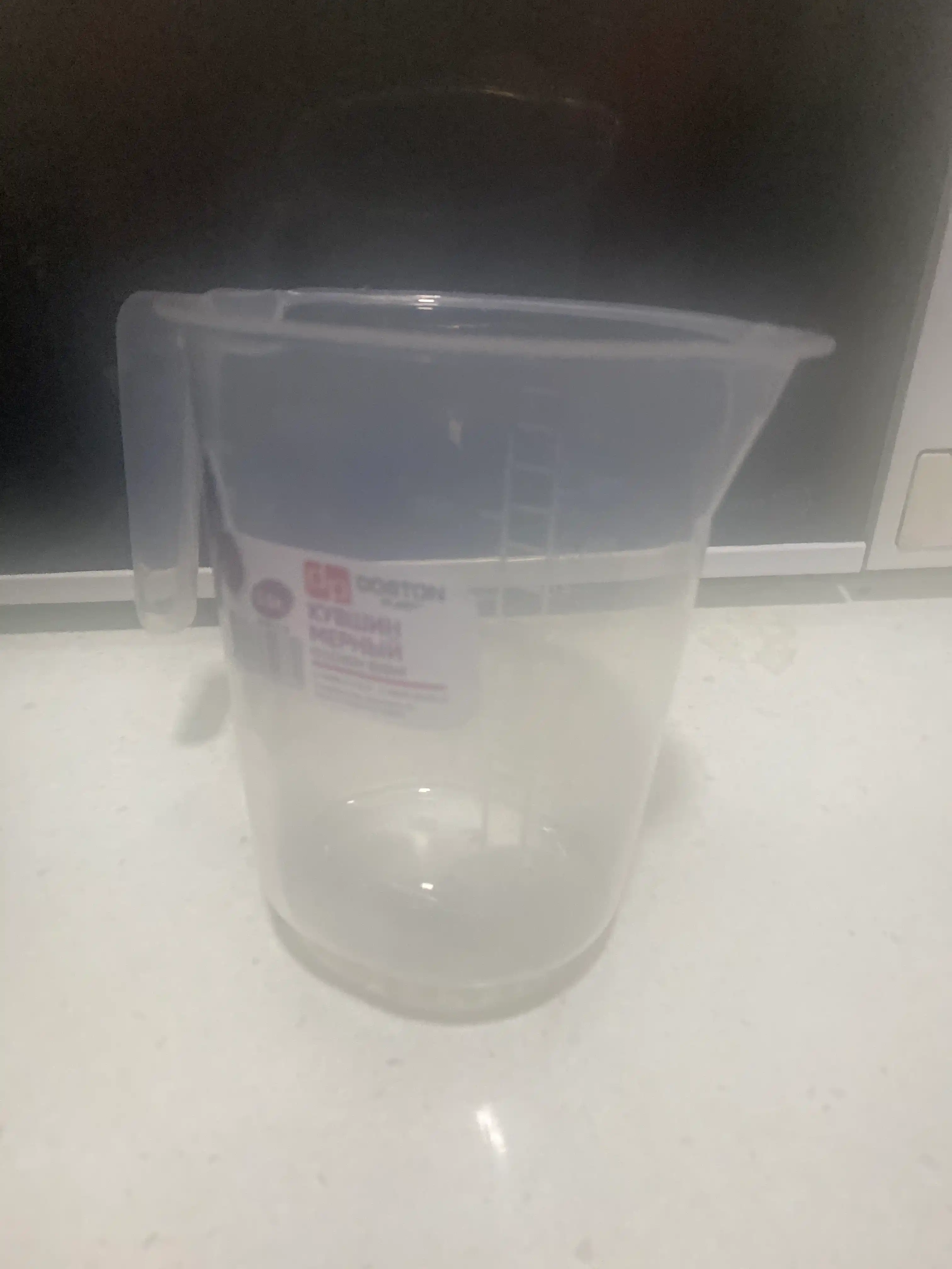 Plastik o‘lchov idishi, stakan, krujka