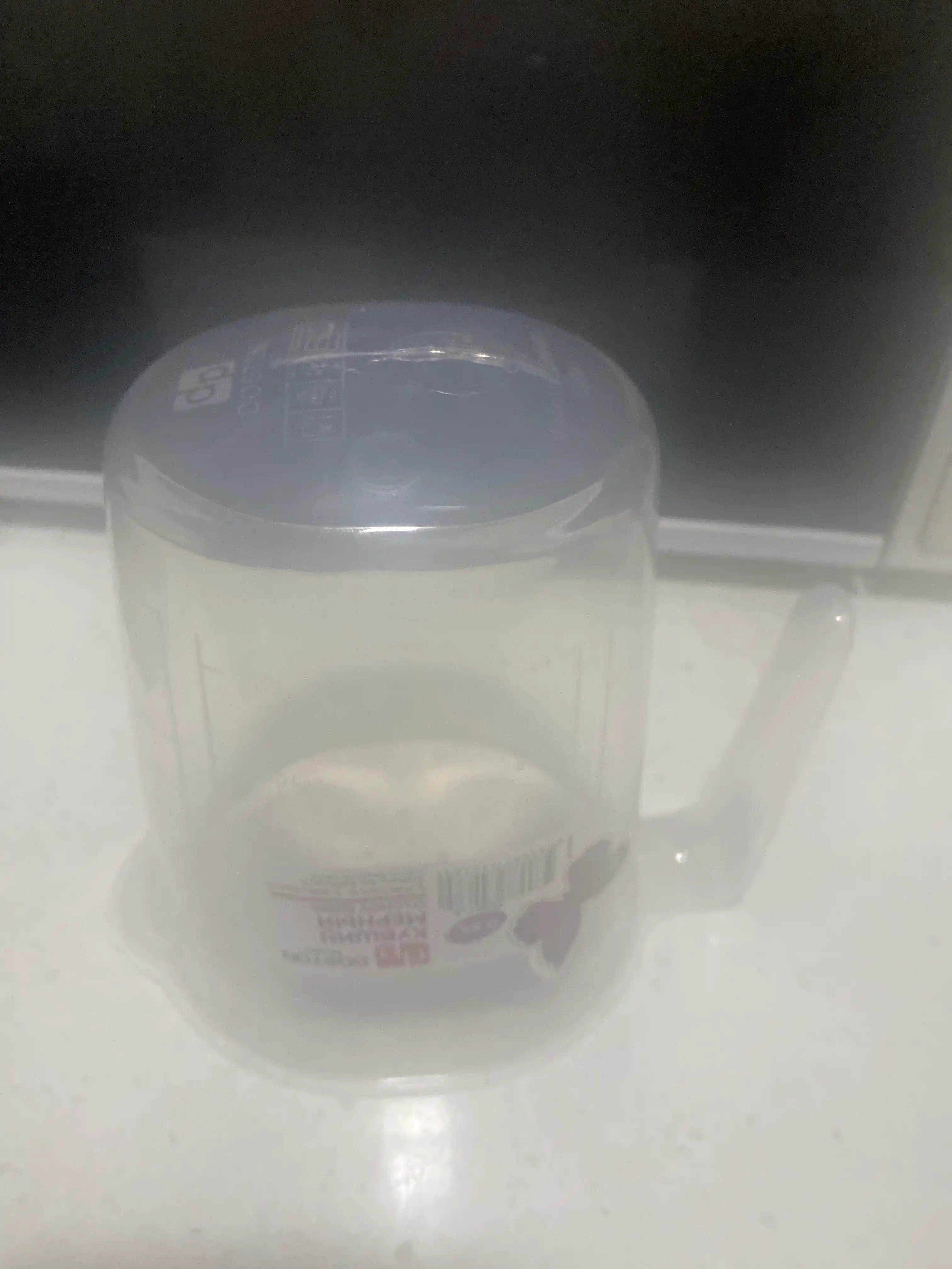 Plastik o‘lchov idishi, stakan, krujka