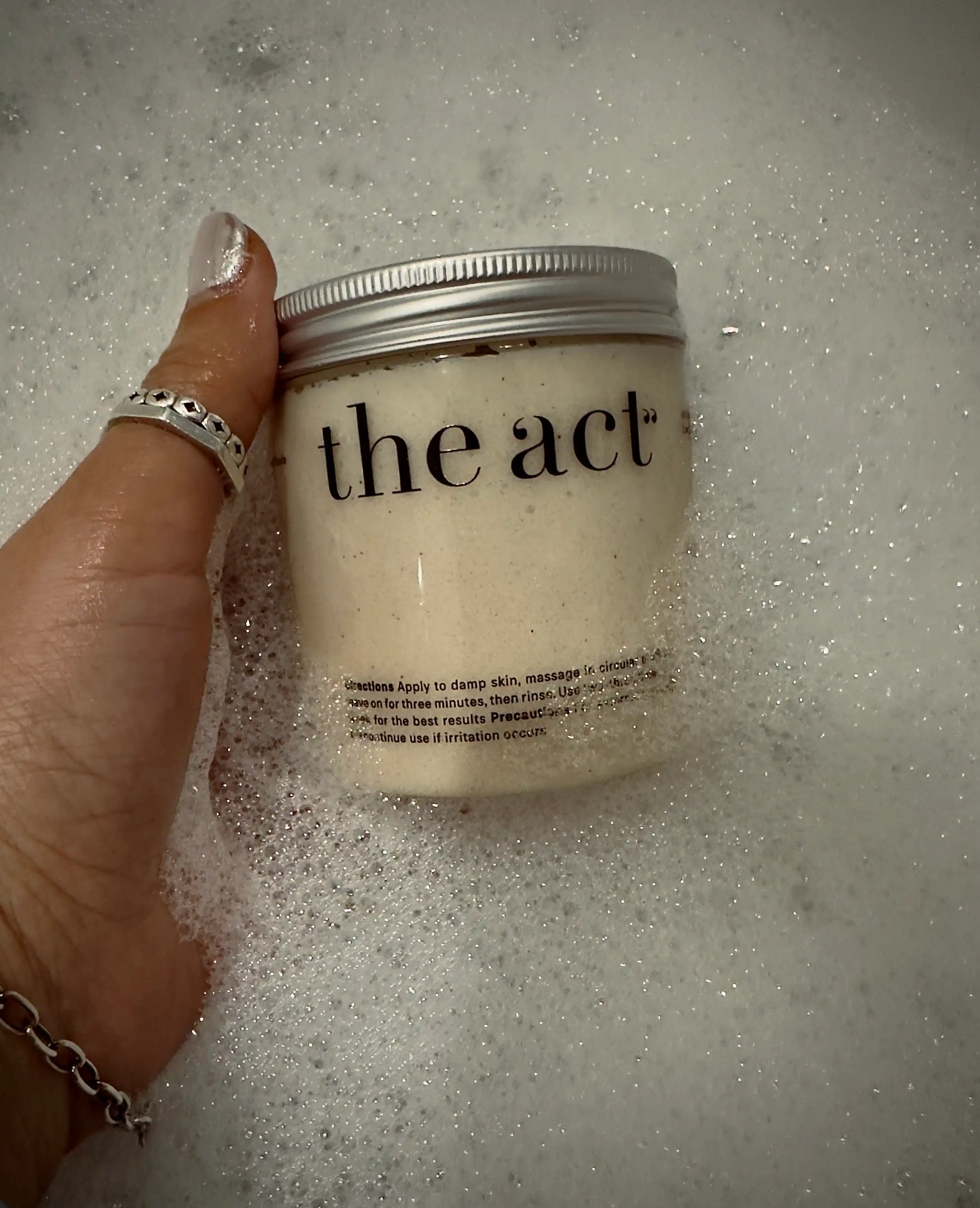 The Act Tana uchun kokosli, sellyulitga qarshi skrab